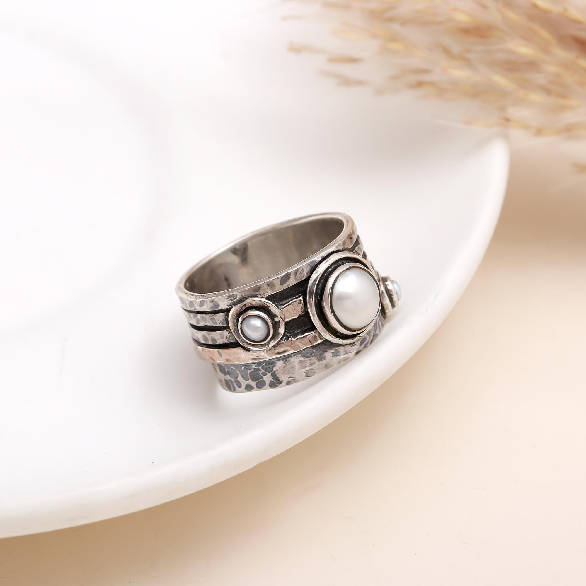 White Pearl: Wide Band Silver Spinner Ring