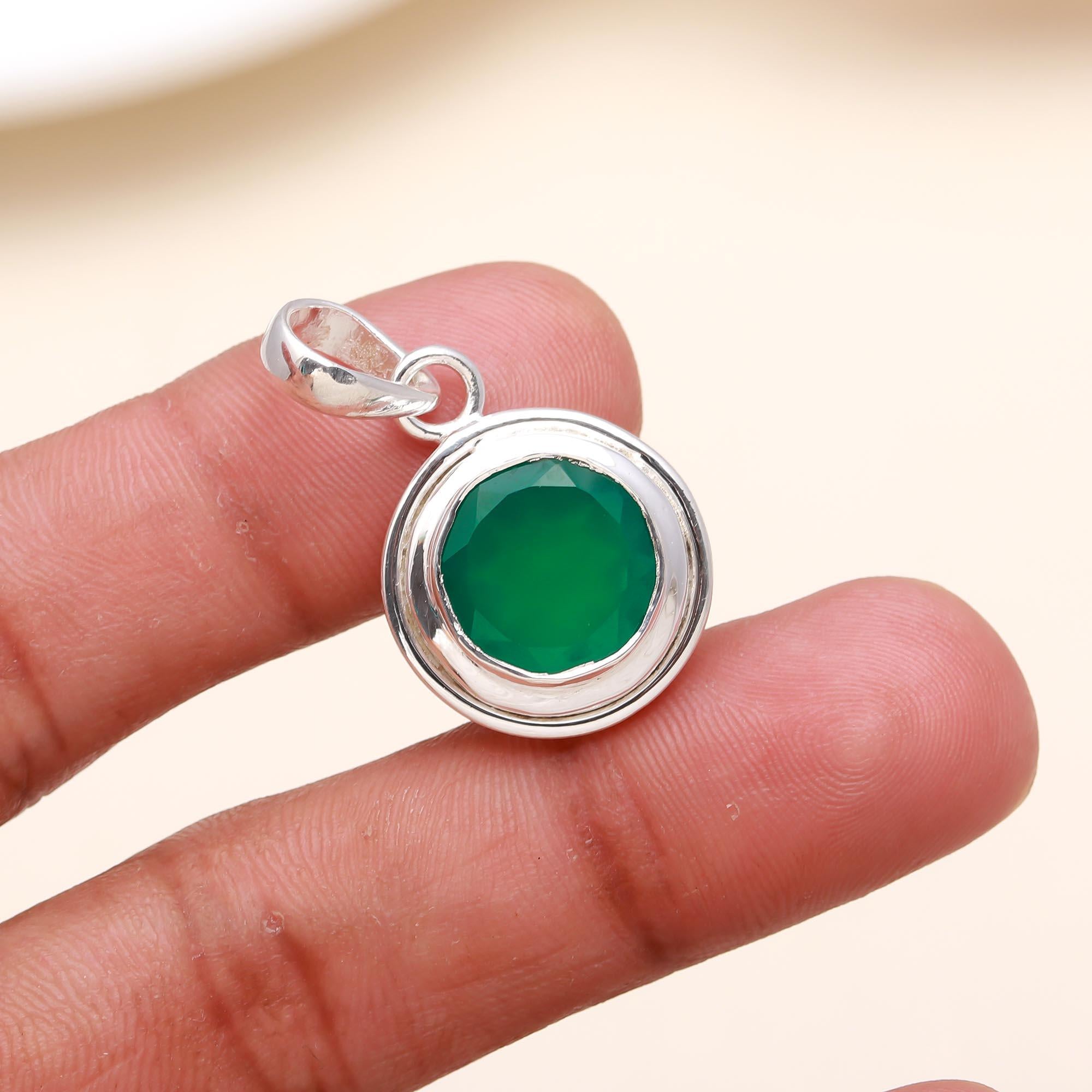 Natural Green Onyx Pendant in 925 Sterling Silver – Minimalist Round Necklace Charm