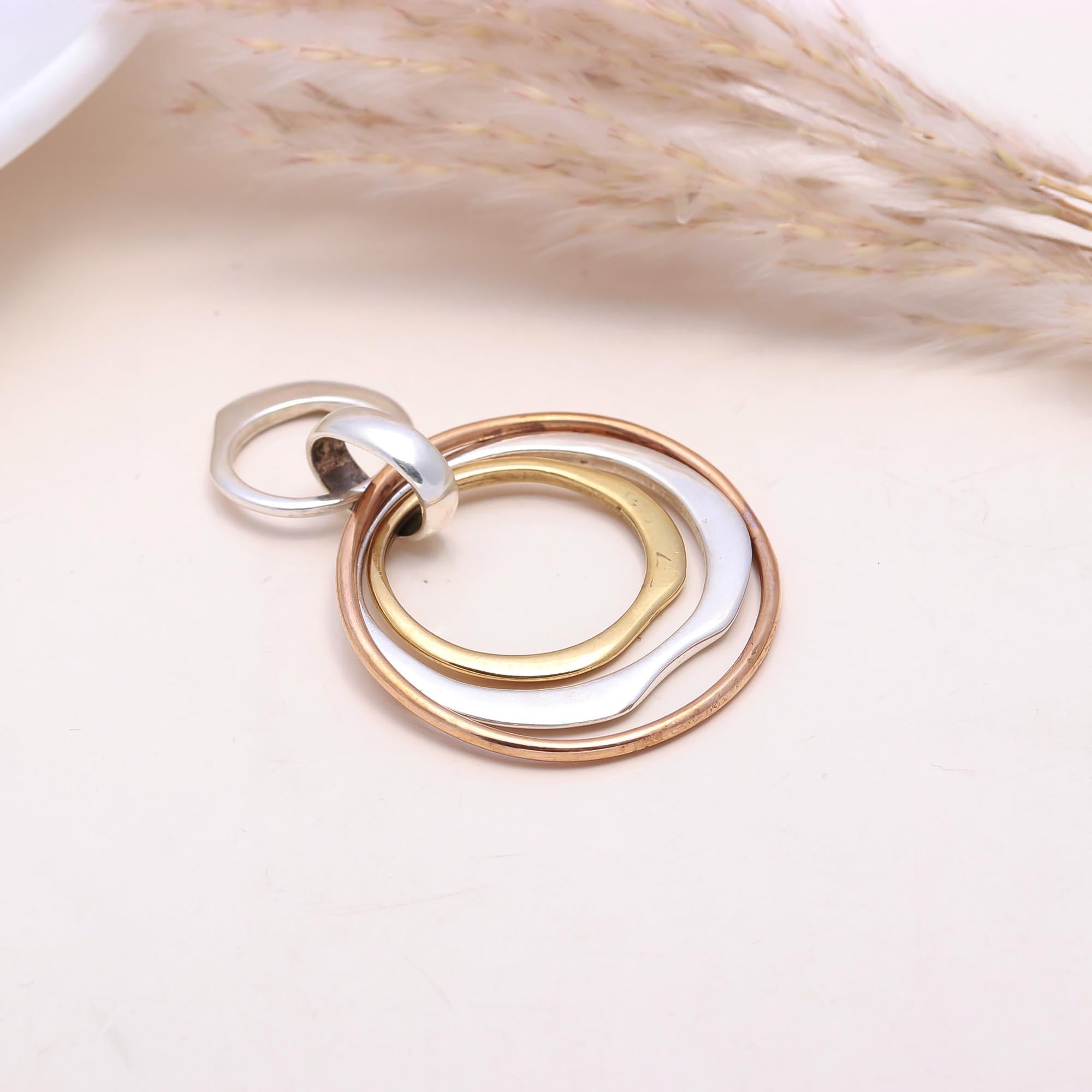 The Tri-Tone Unity: Organic Interlocking Circles Pendany