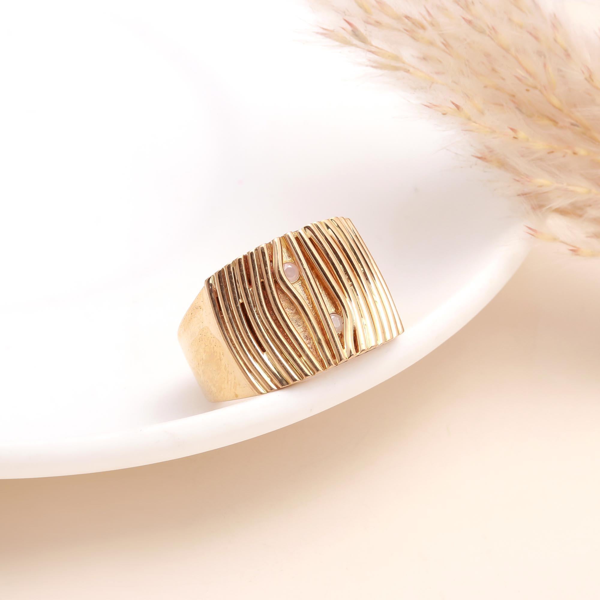 The Linear Horizon: Grooved Band with Stone Accents