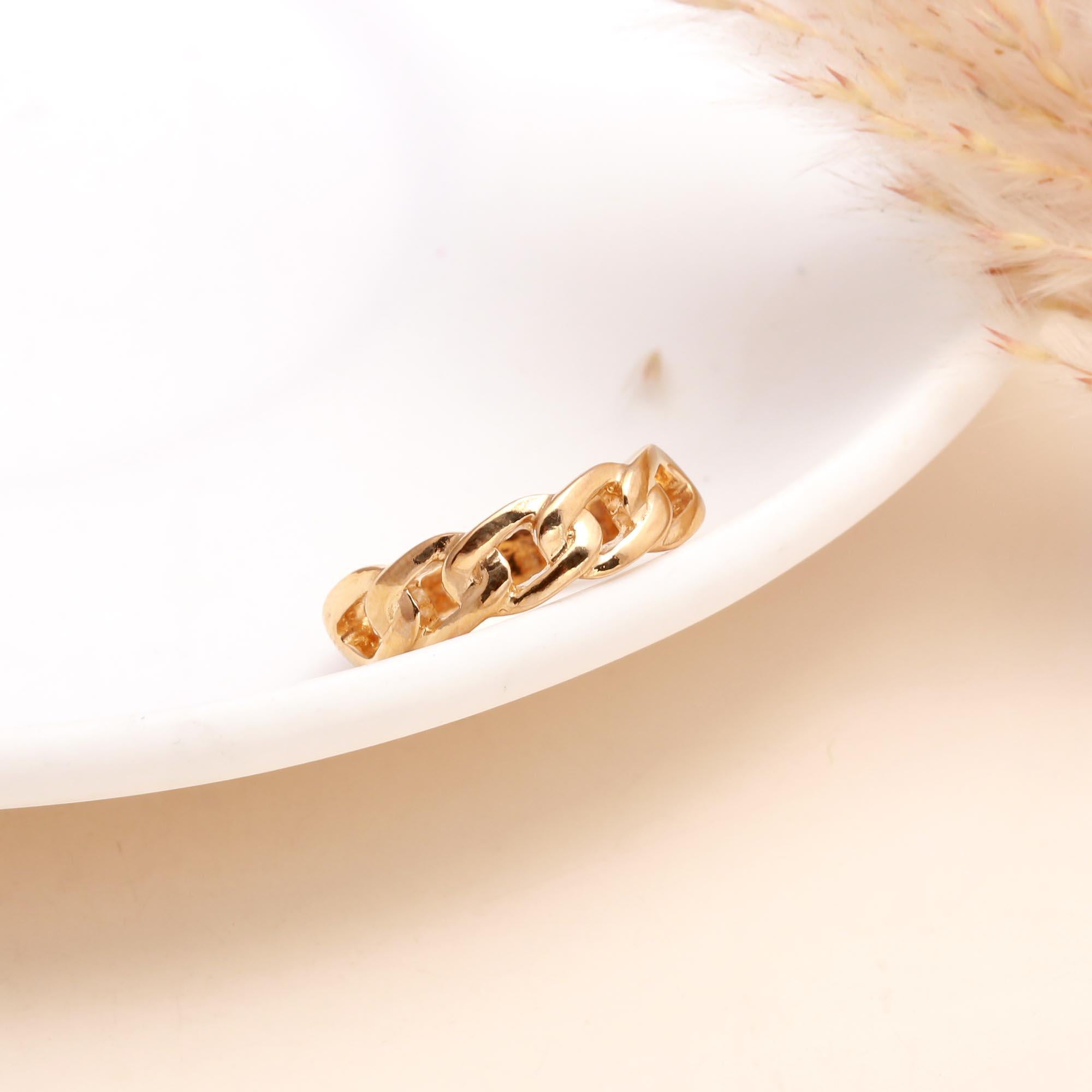 The Golden Curb Link: Classic Chain Ring