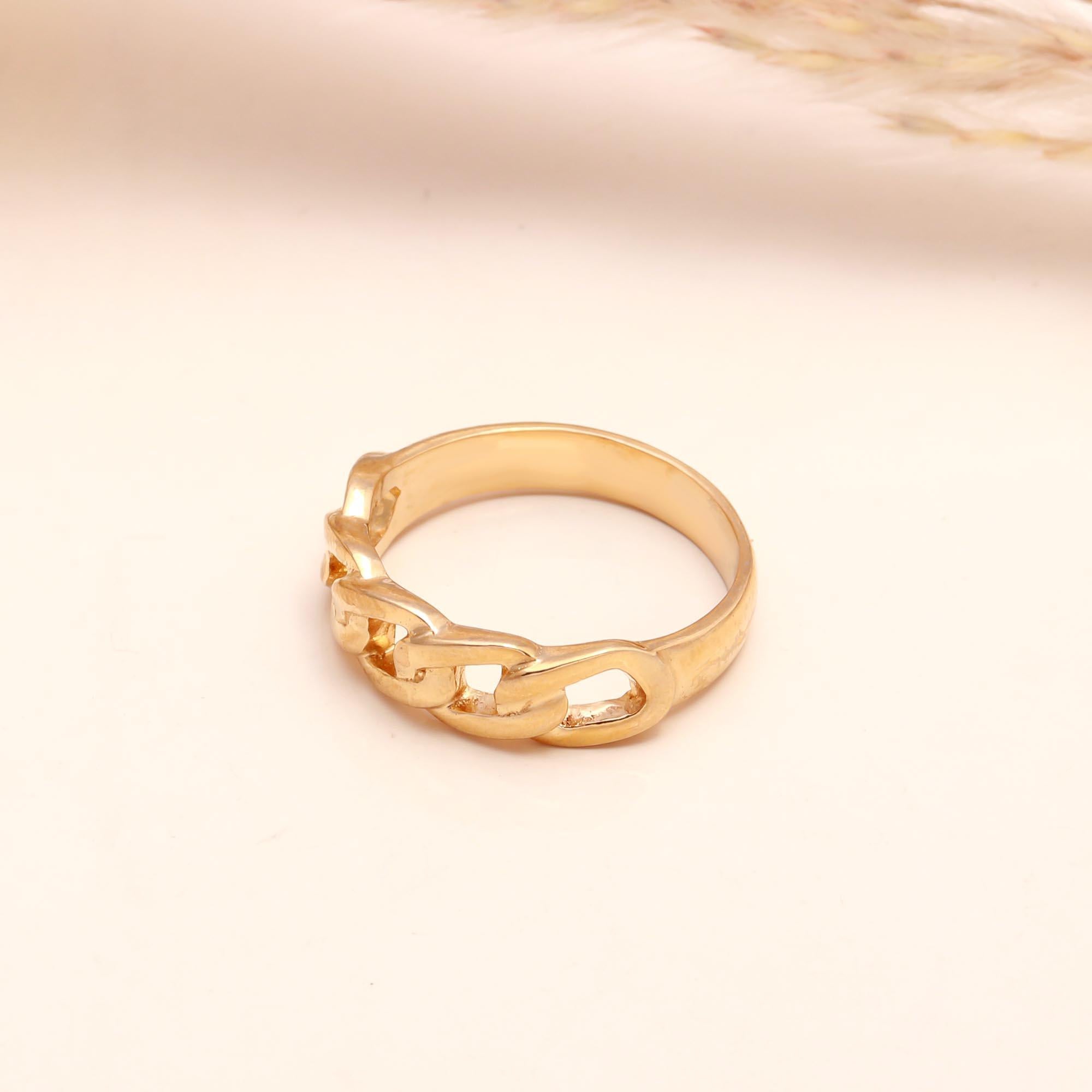The Golden Curb Link: Classic Chain Ring
