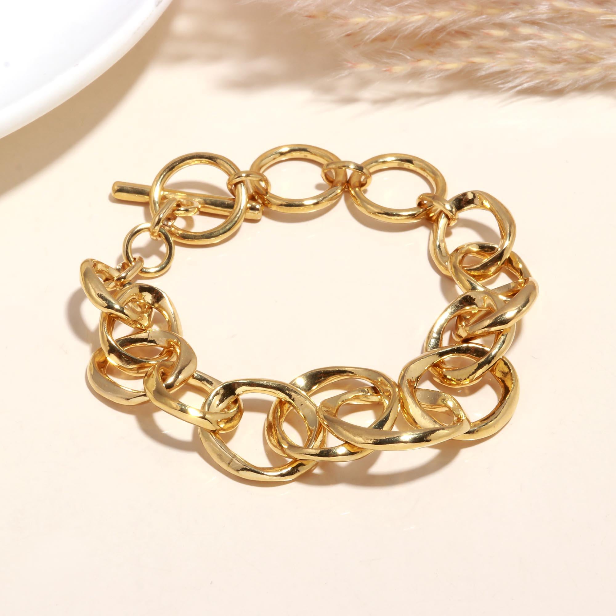 The Golden Loop: Chunky Gold Link Toggle Bracelet