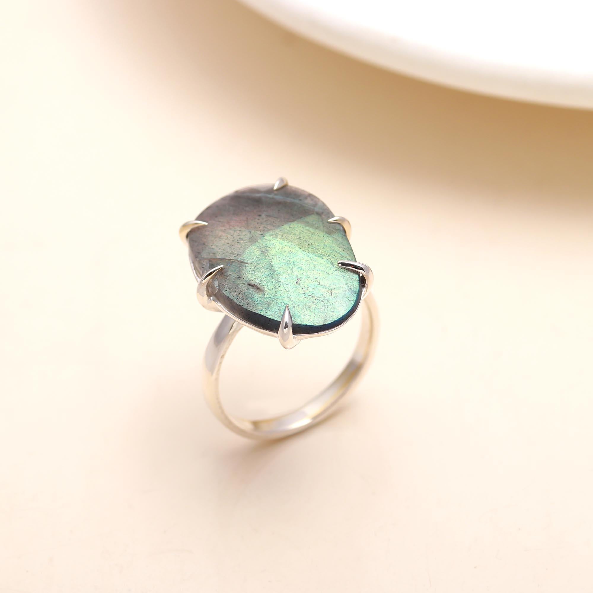The Raw Aurora: Organic Labradorite Slice Ring