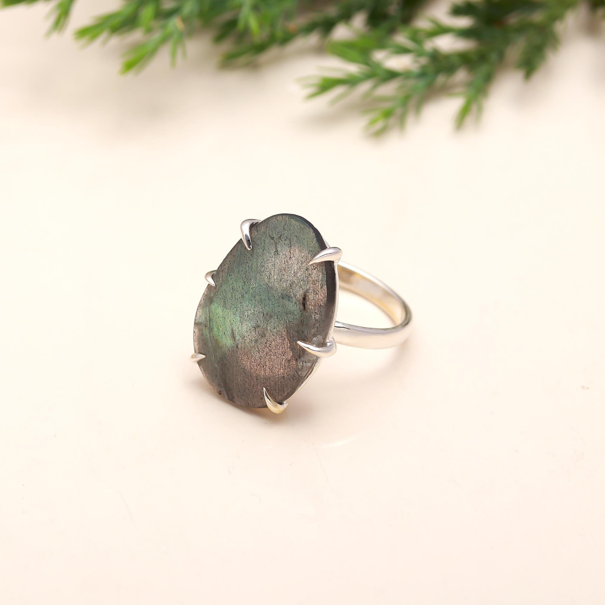 The Raw Aurora: Organic Labradorite Slice Ring
