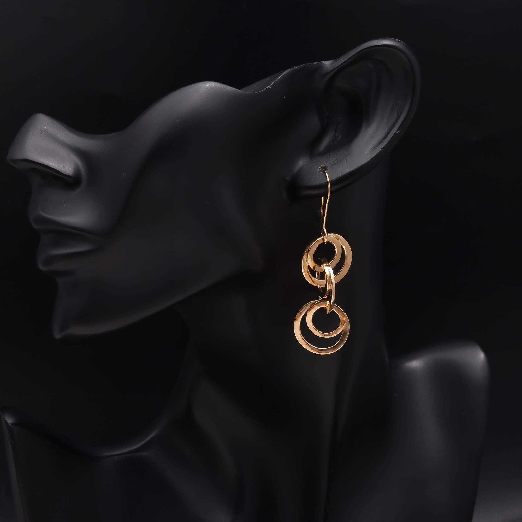 The Infinity Link: Interlocking Circle Earrings