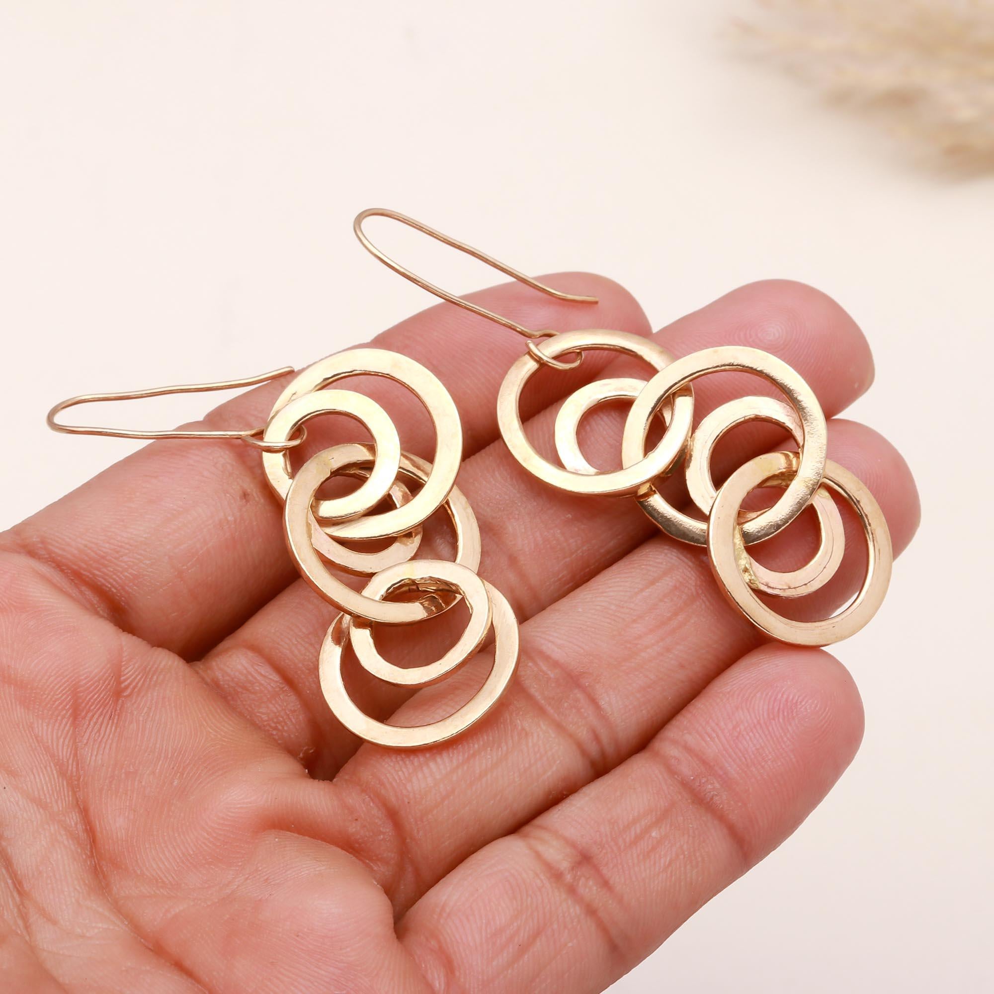 The Infinity Link: Interlocking Circle Earrings