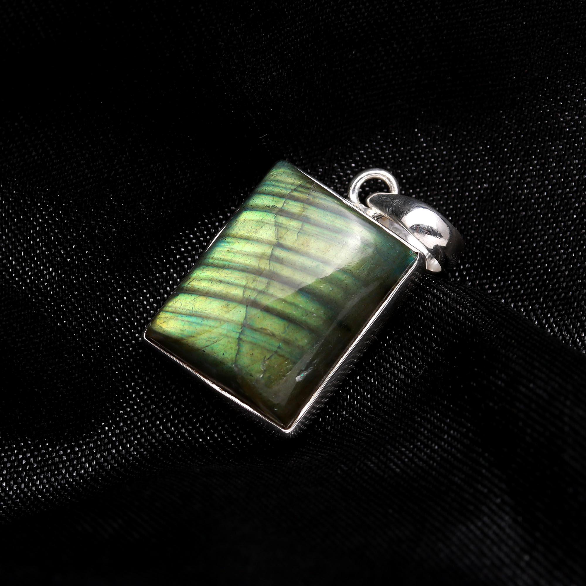 925 Sterling Silver Labradorite Pendant