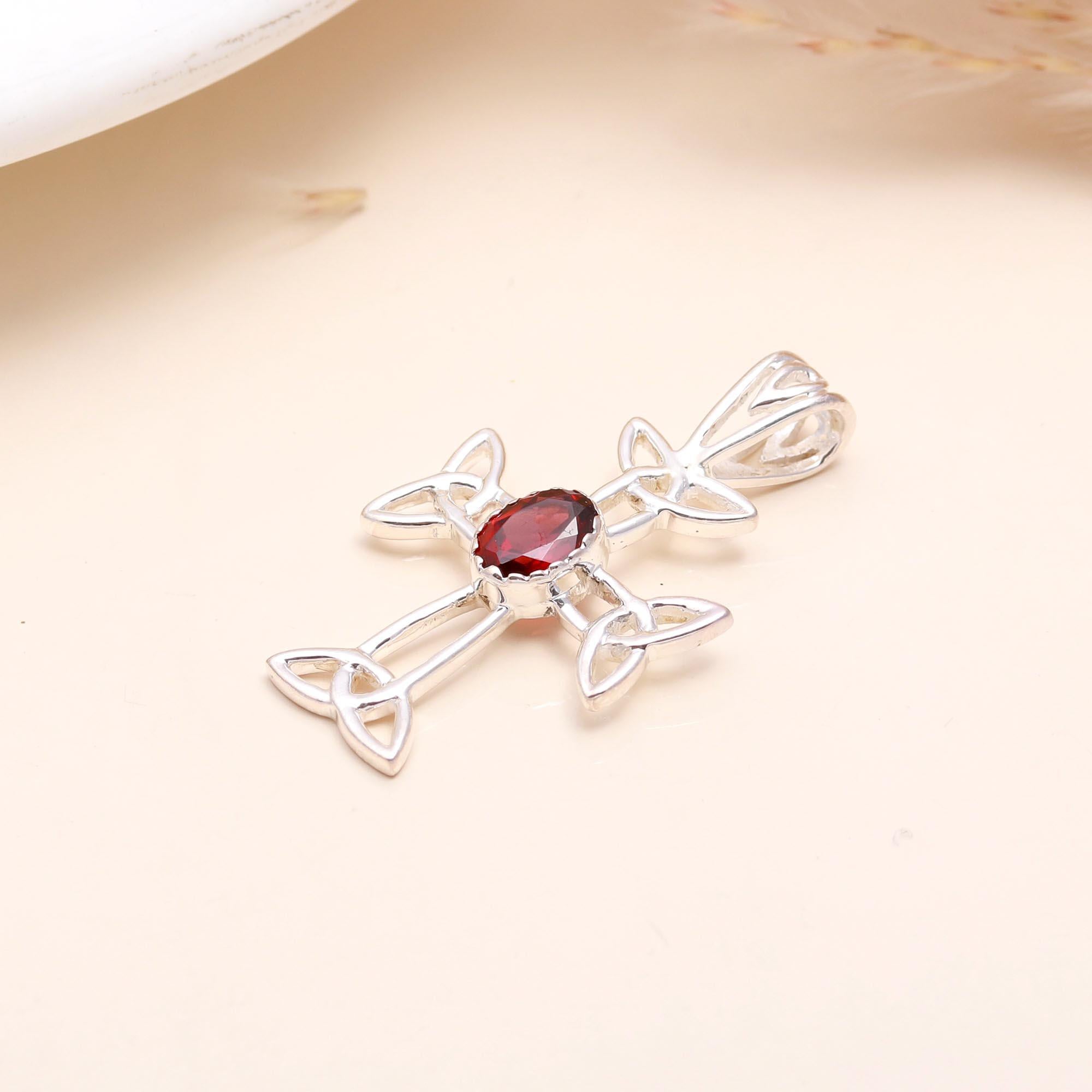 925 Sterling Silver Celtic Pendant With Garnet