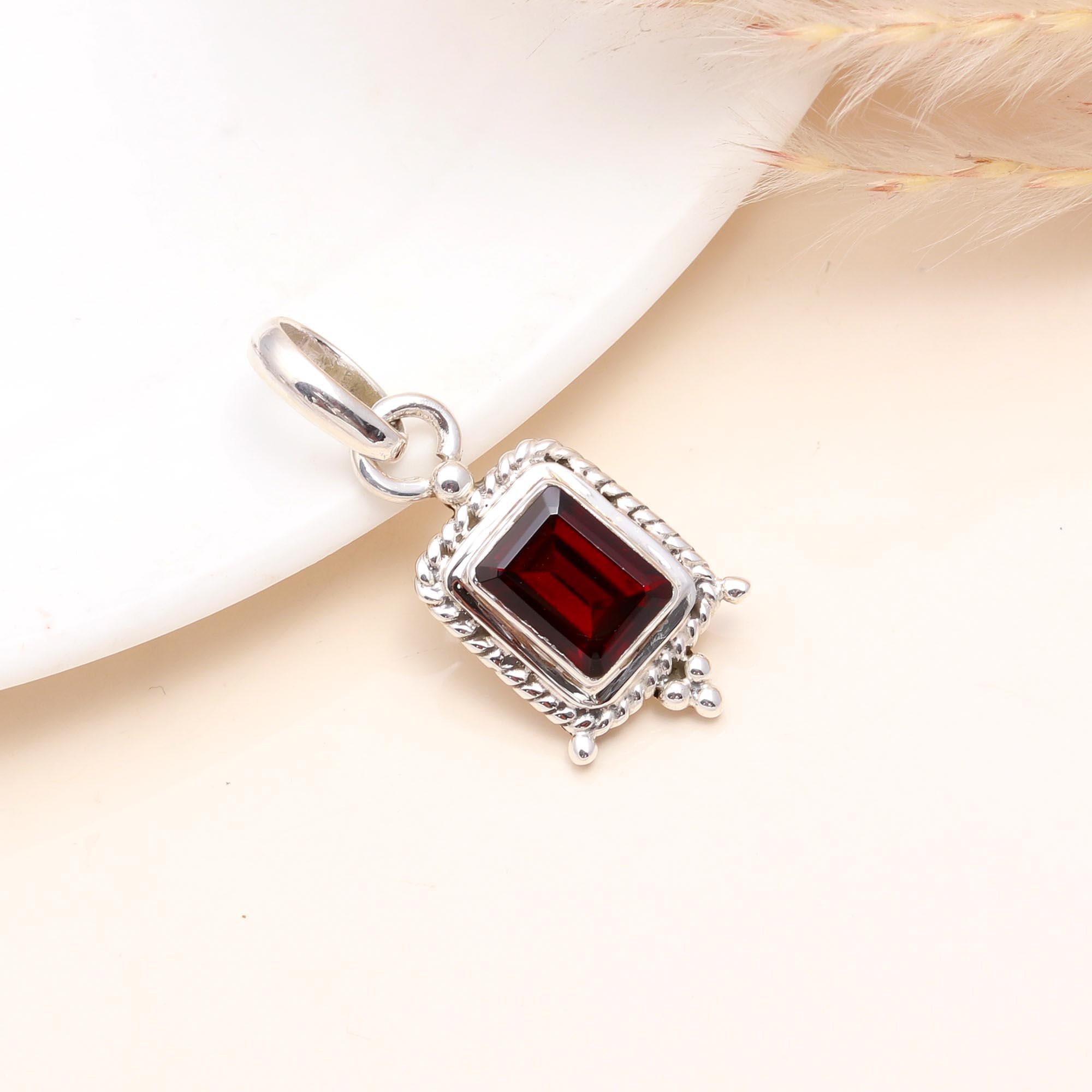 925 Sterling Silver Vintage-Inspired Square Garnet Pendant