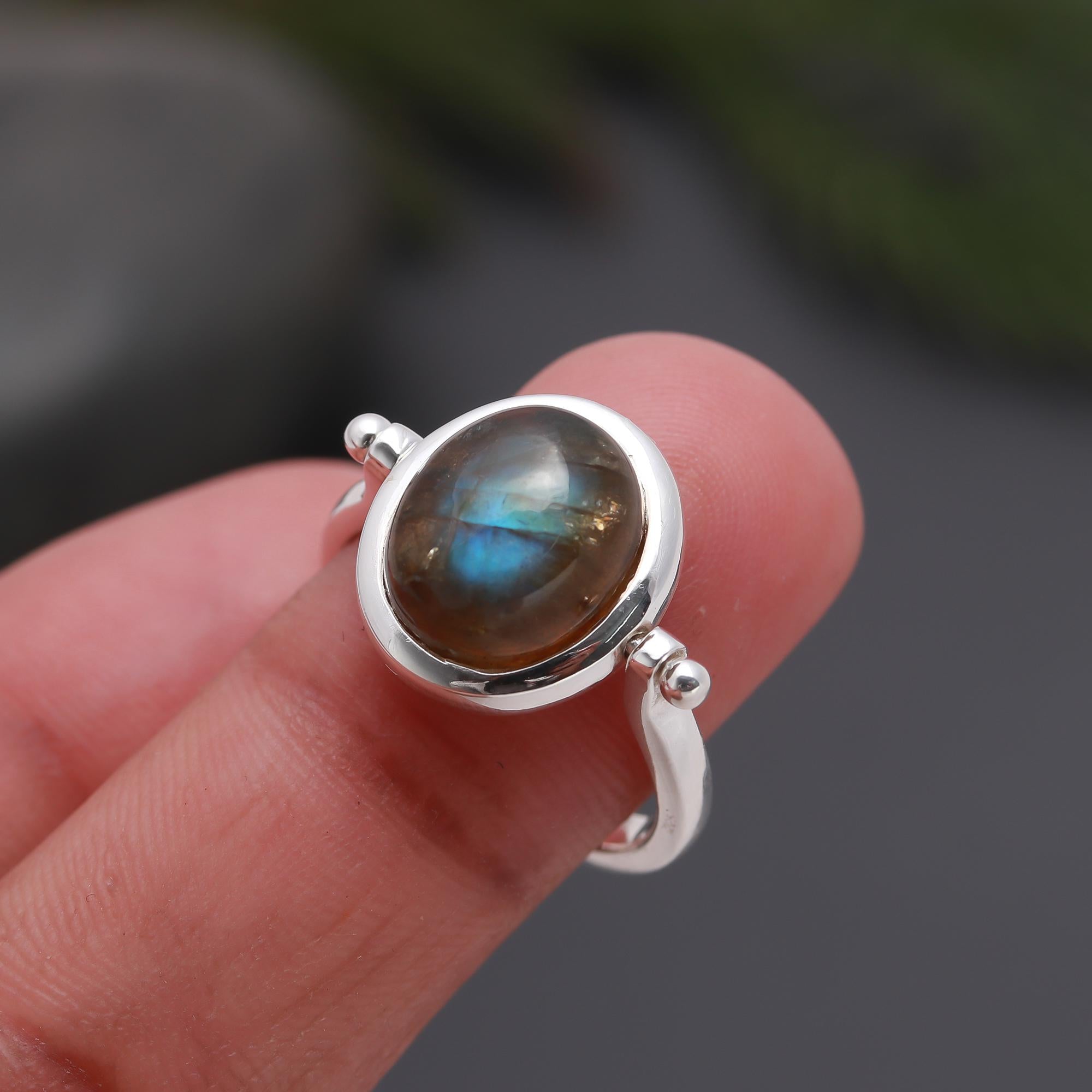 925 Silver Oval Labradorite Ring