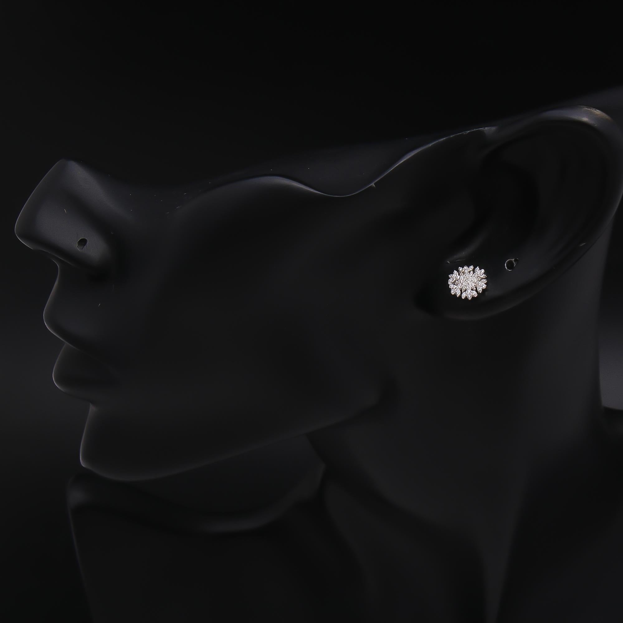 925 Silver Sparkling Snowflake Stud Earrings