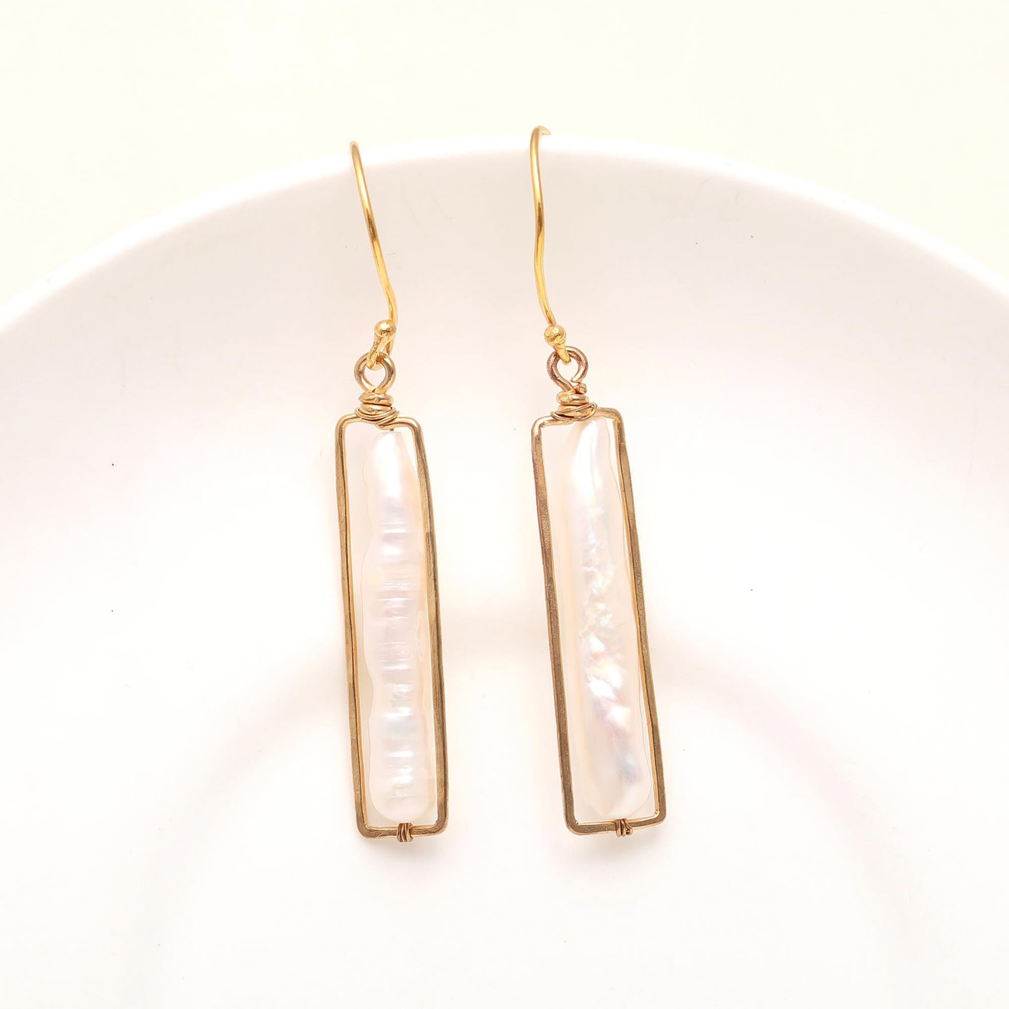 The Pearl Frame: Geometric Stick Pearl Earrings