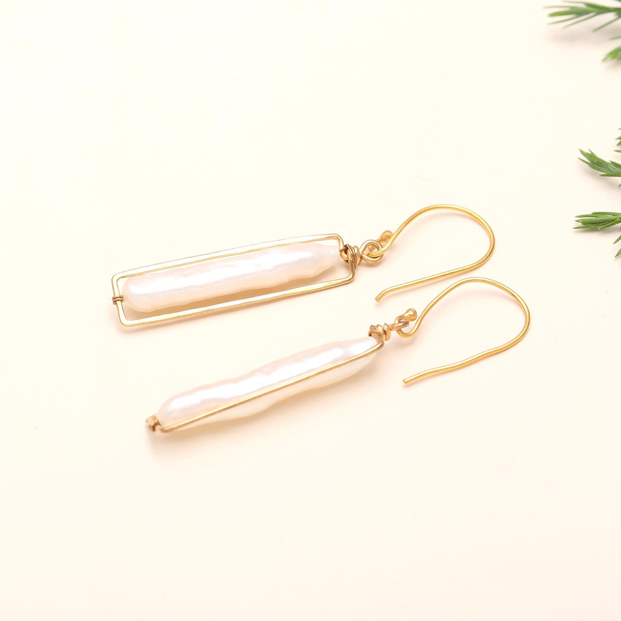The Pearl Frame: Geometric Stick Pearl Earrings