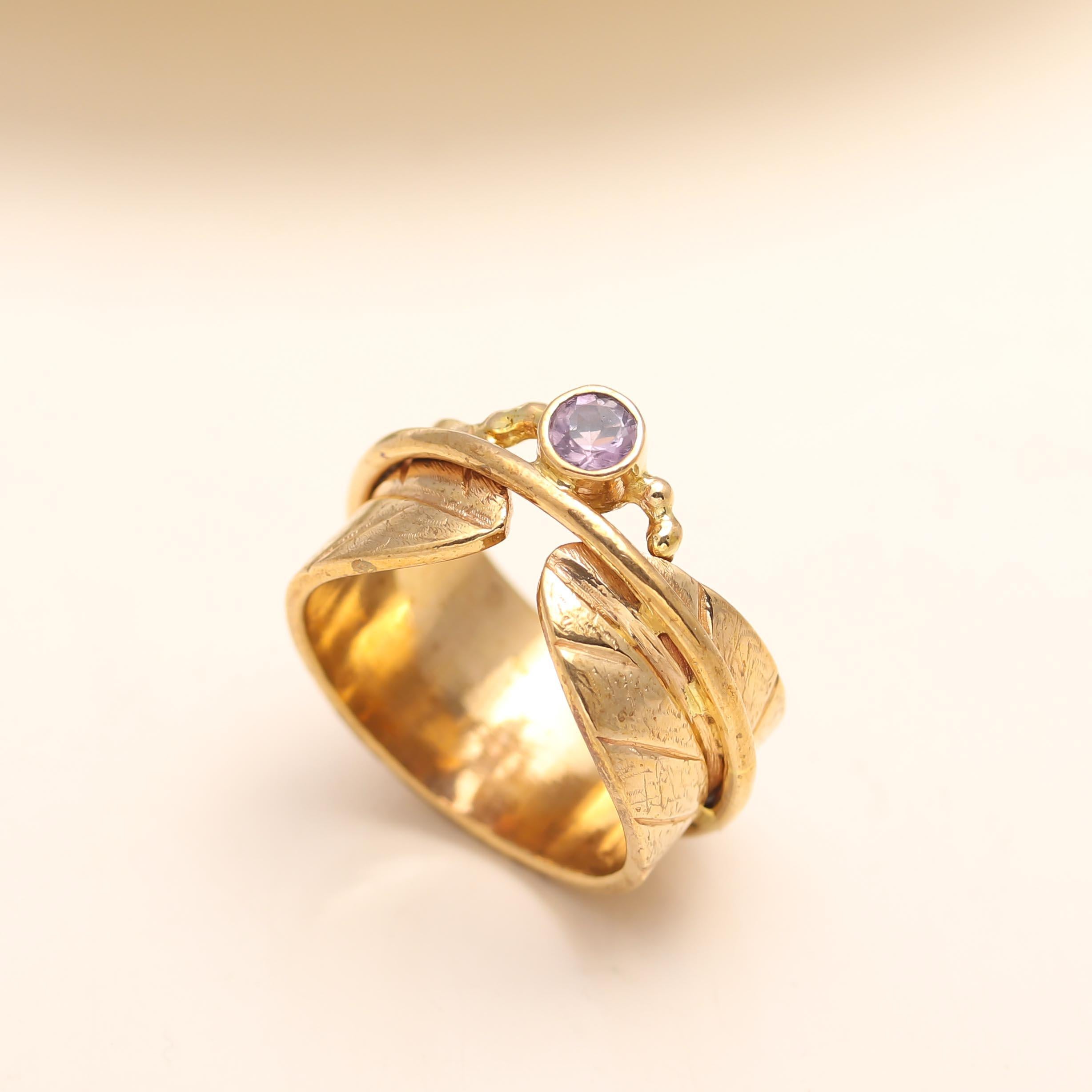 The Forest Gem: Textured Leaf Band Ring