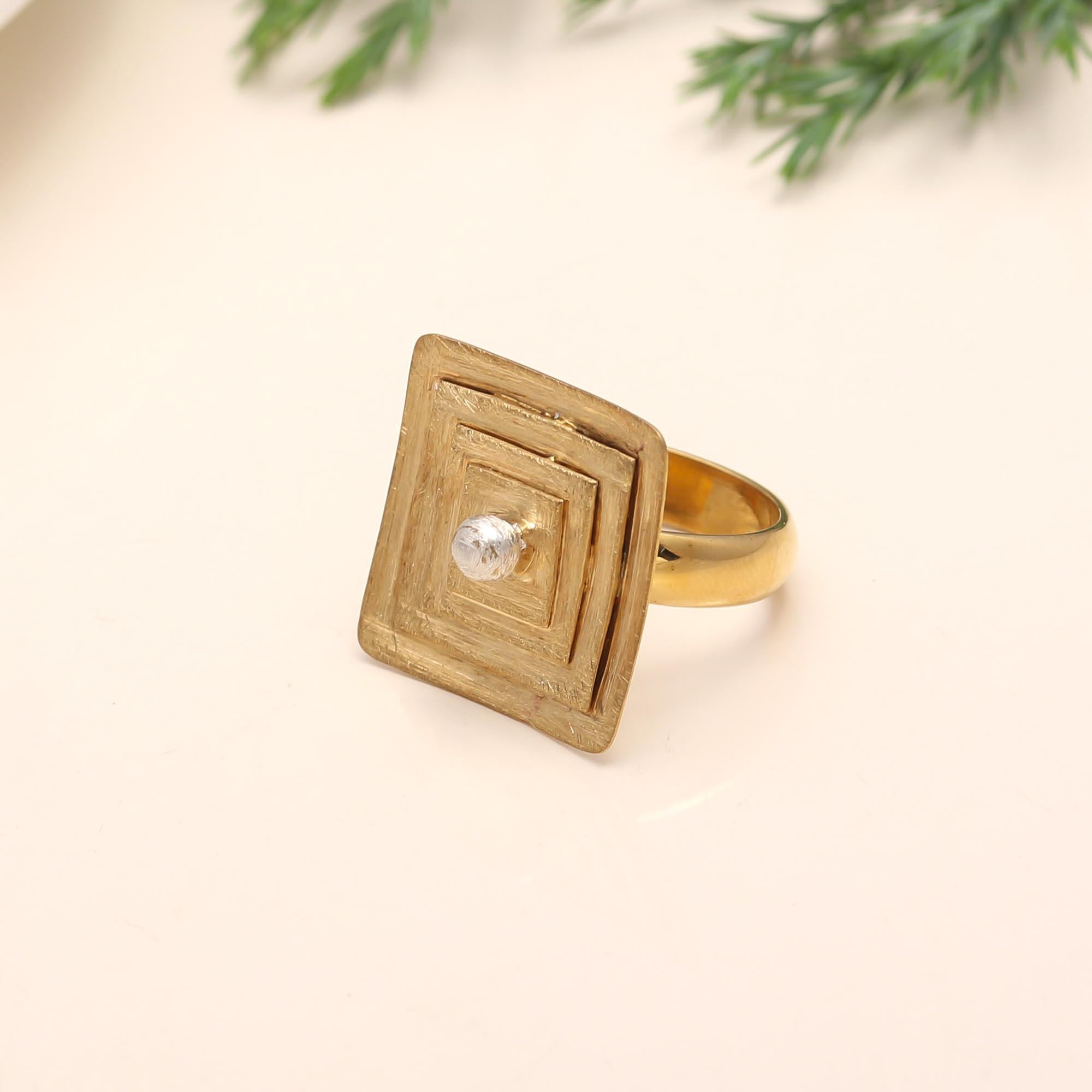 The Geometric Pyramid: Concentric Square Ring