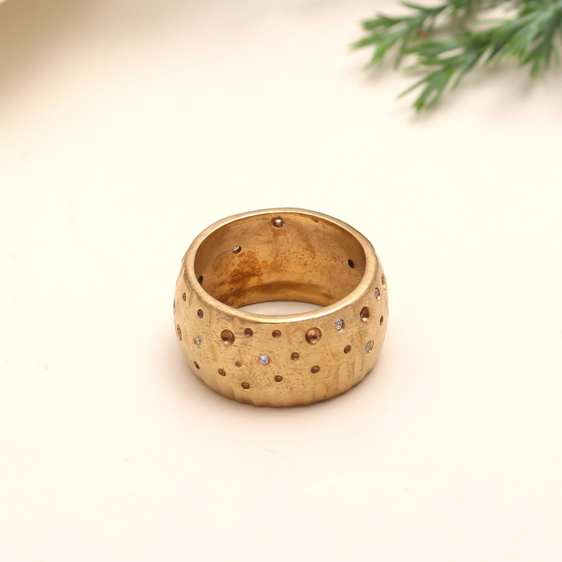The Stardust Band: Wide Flush Set Ring