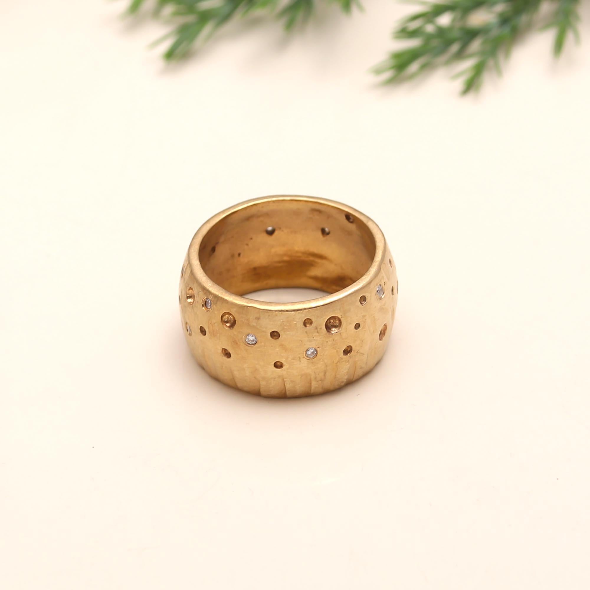 The Stardust Band: Wide Flush Set Ring