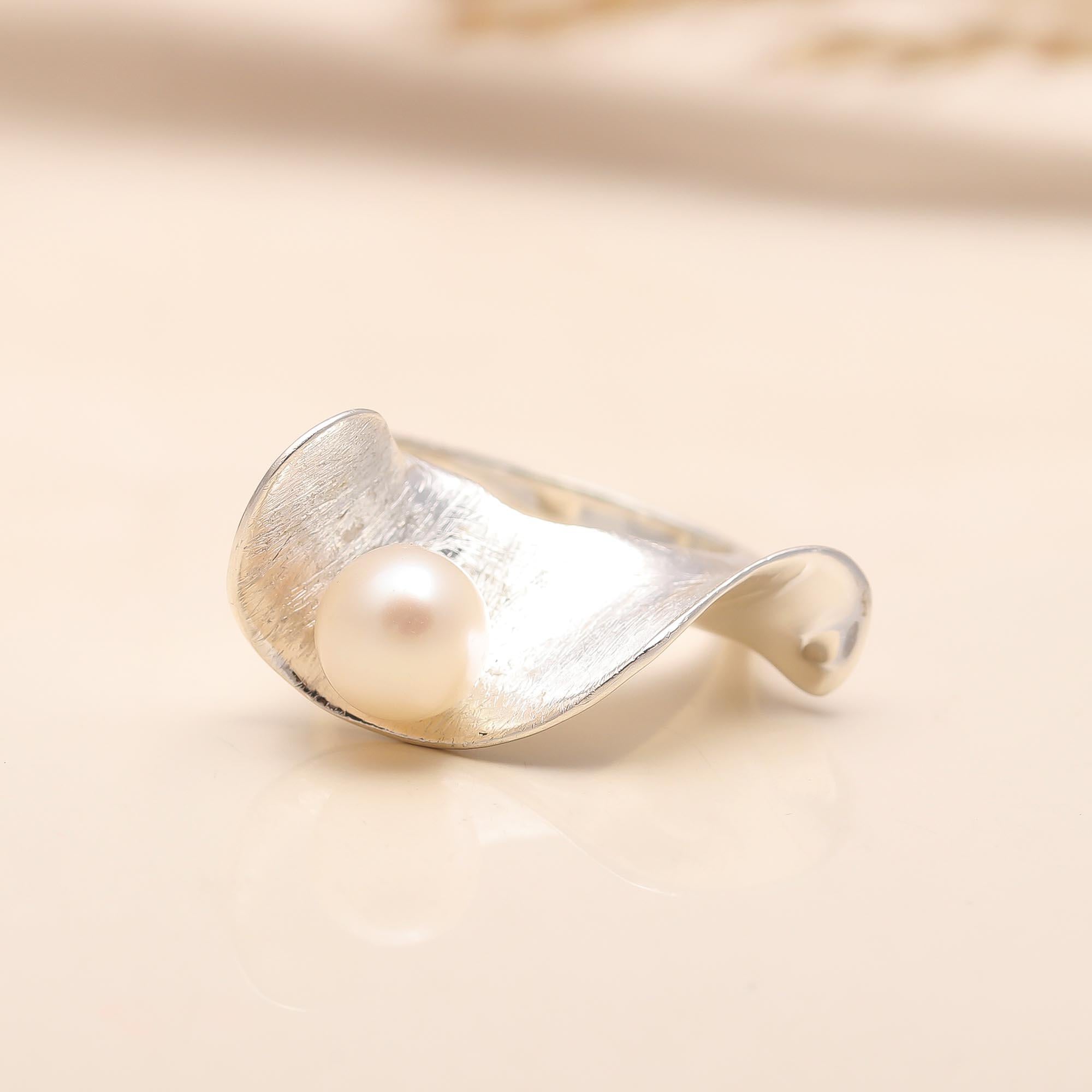 The Modern Oyster: Sculptural Pearl & Brushed Silver Ring