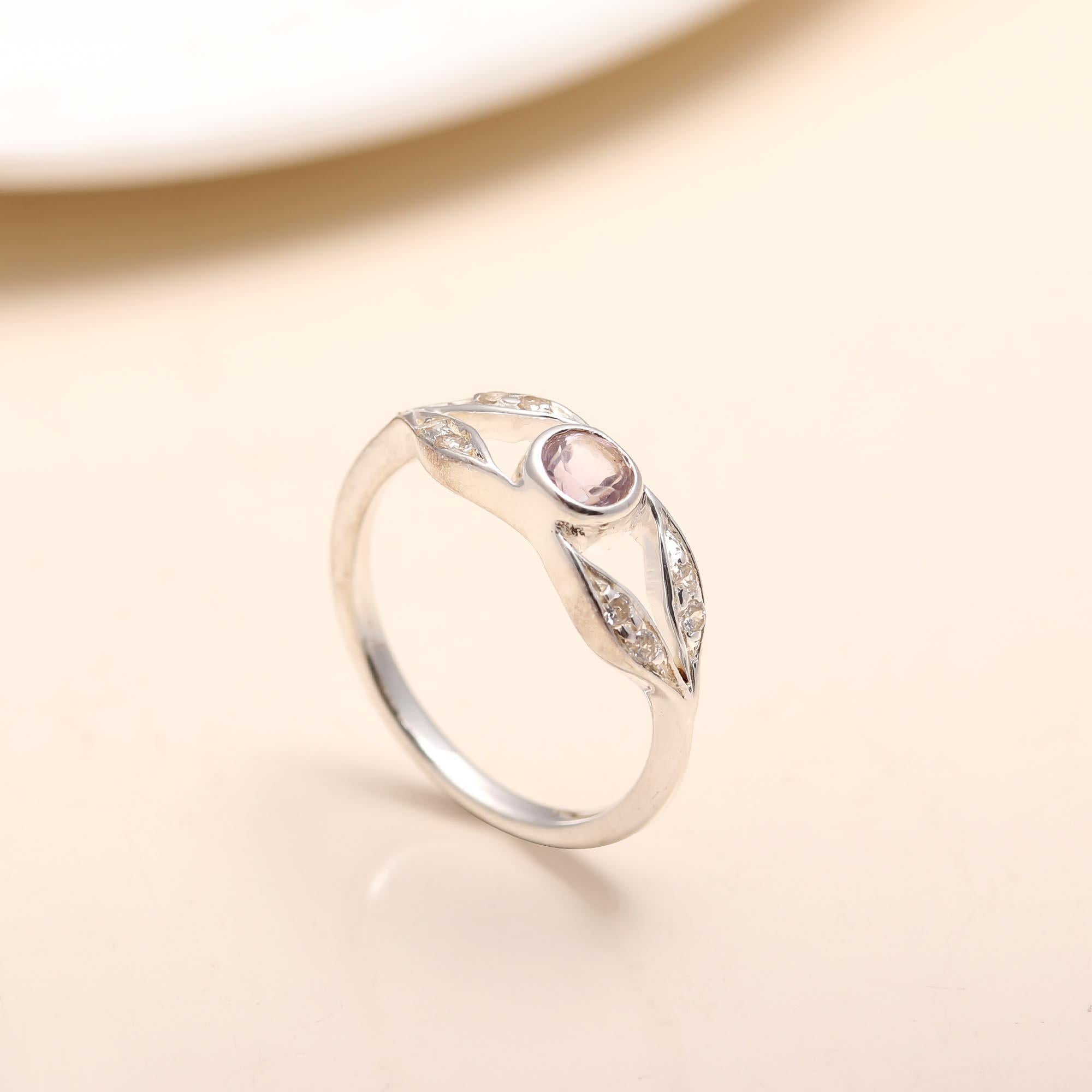 Elegant sterling silver leaf ring with round-cut amethyst