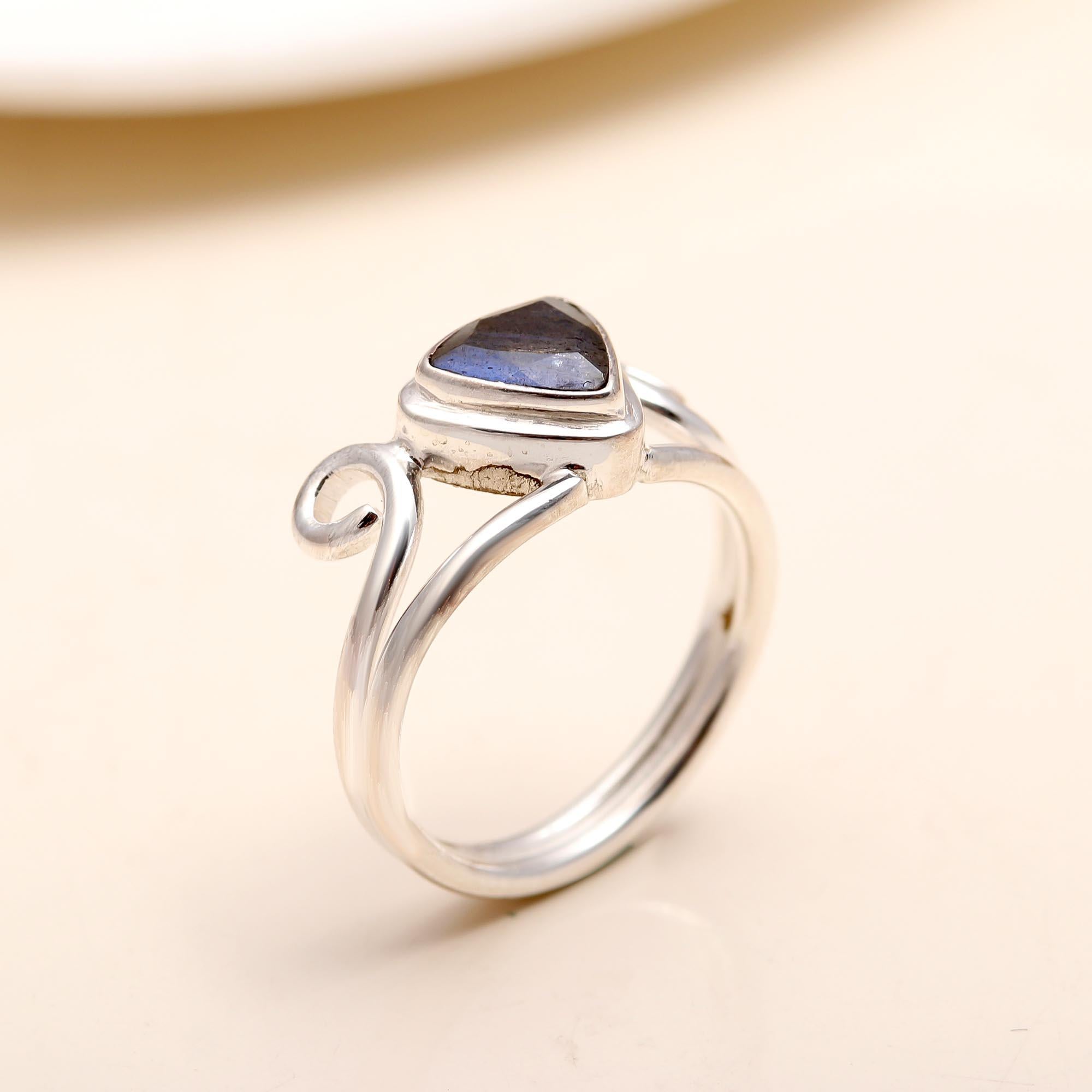 925 Silver Trillion Cut Labradorite Swirl Ring close-up