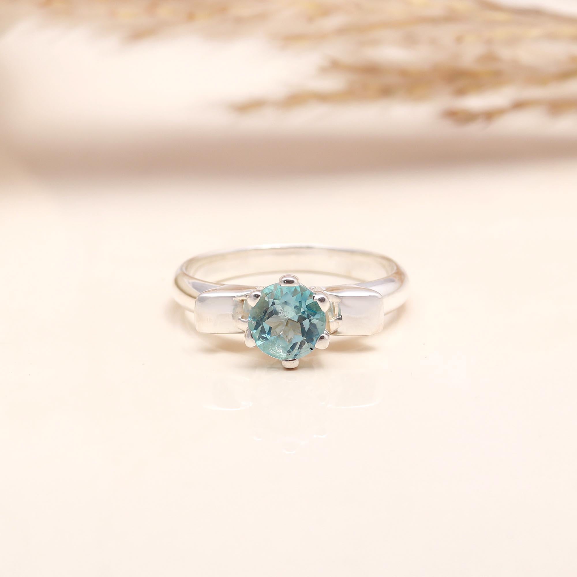 Round-cut aquamarine solitaire silver ring close-up
