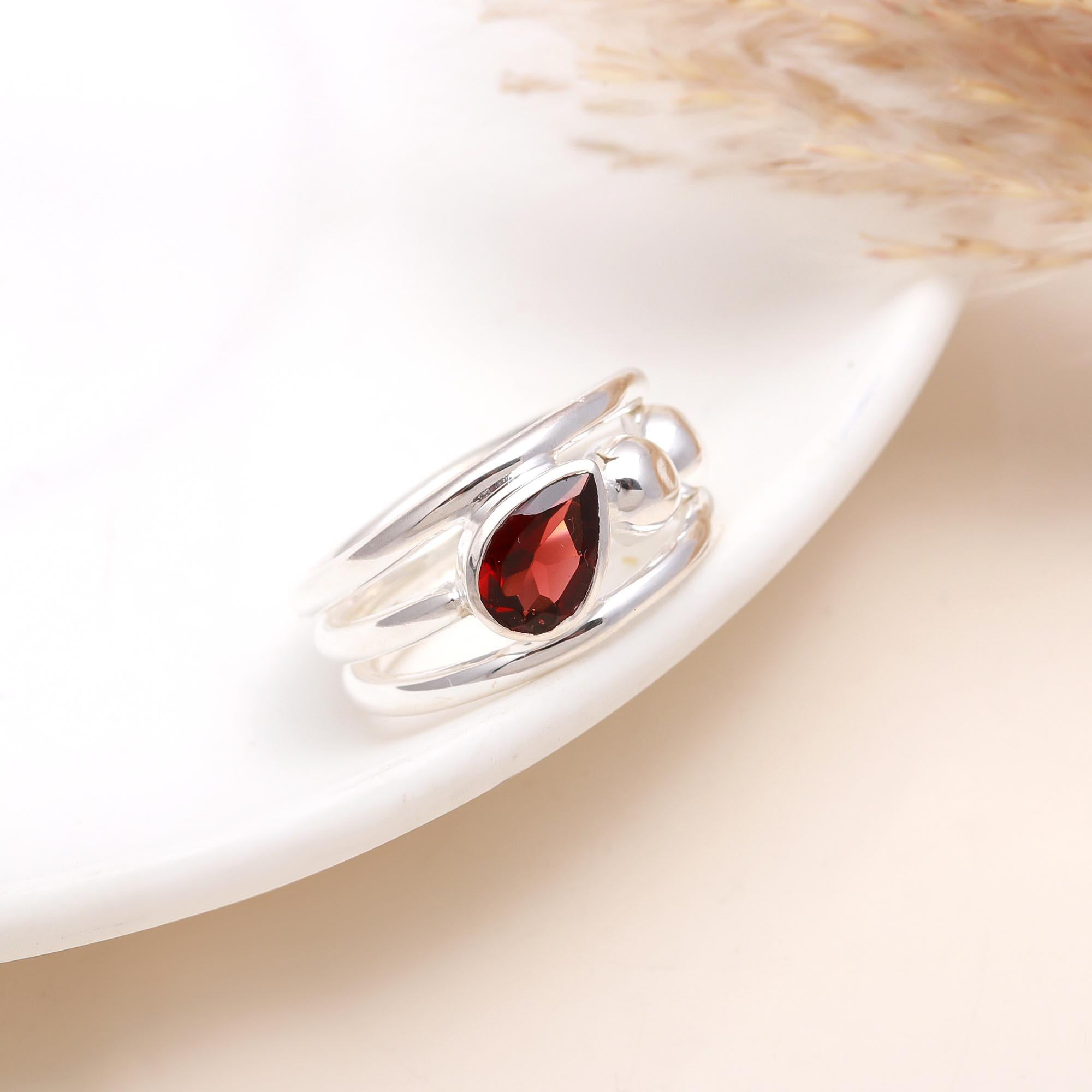 925 Silver Pear-Shaped Garnet Split Band Ring front view