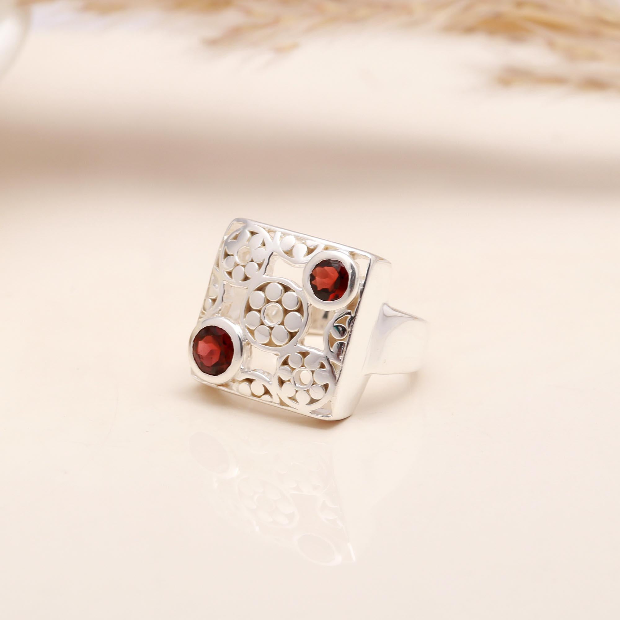 The Vintage Lattice: Garnet & Silver Filigree Ring