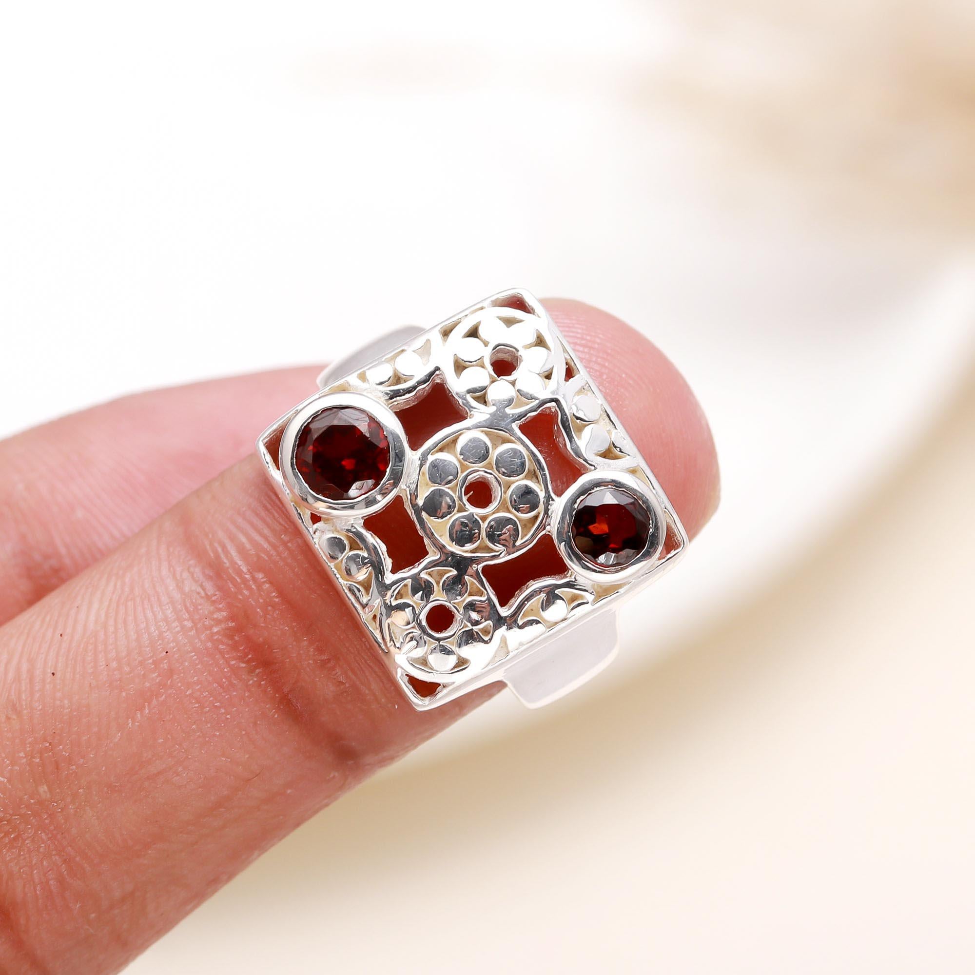 The Vintage Lattice: Garnet & Silver Filigree Ring