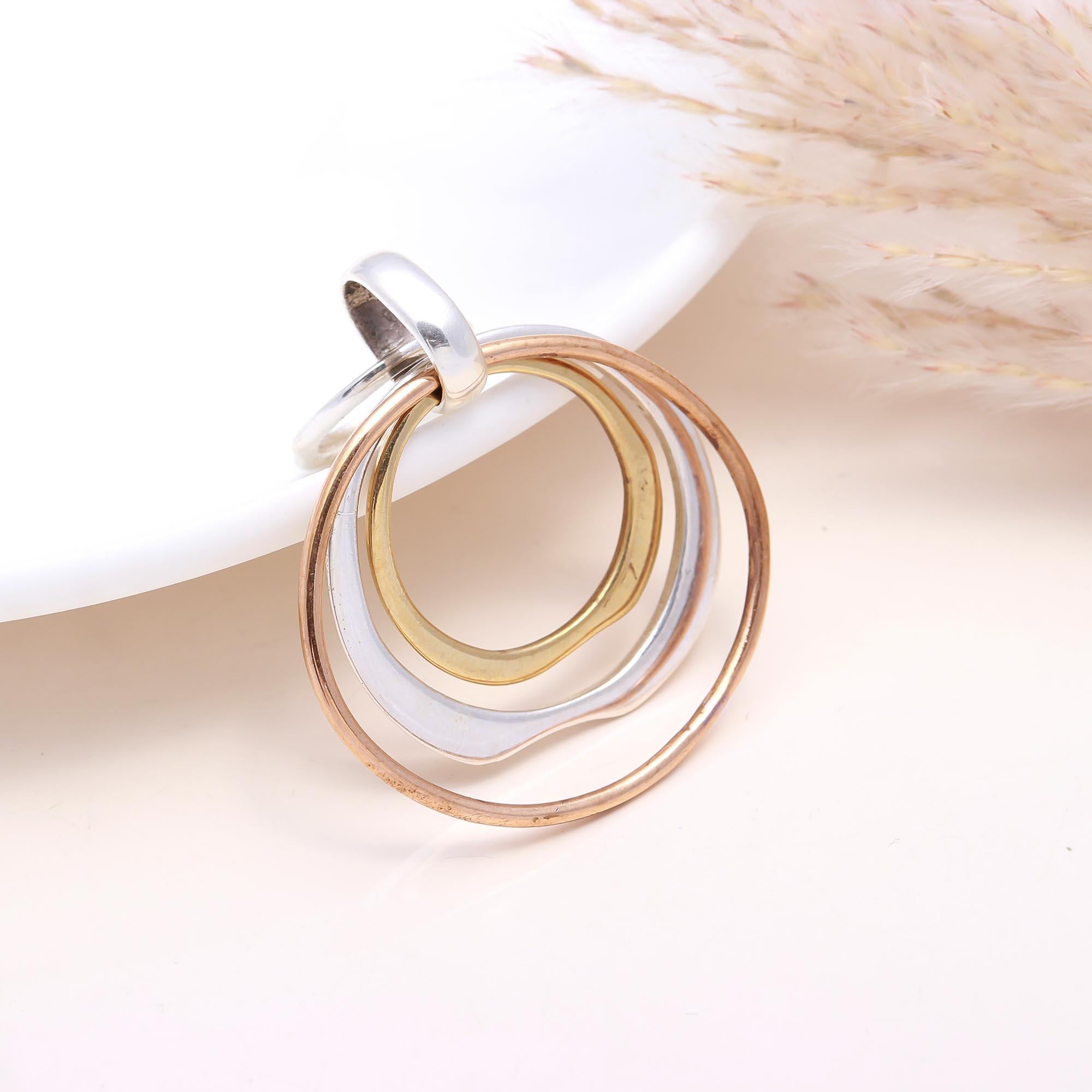 The Tri-Tone Unity: Organic Interlocking Circles Pendany