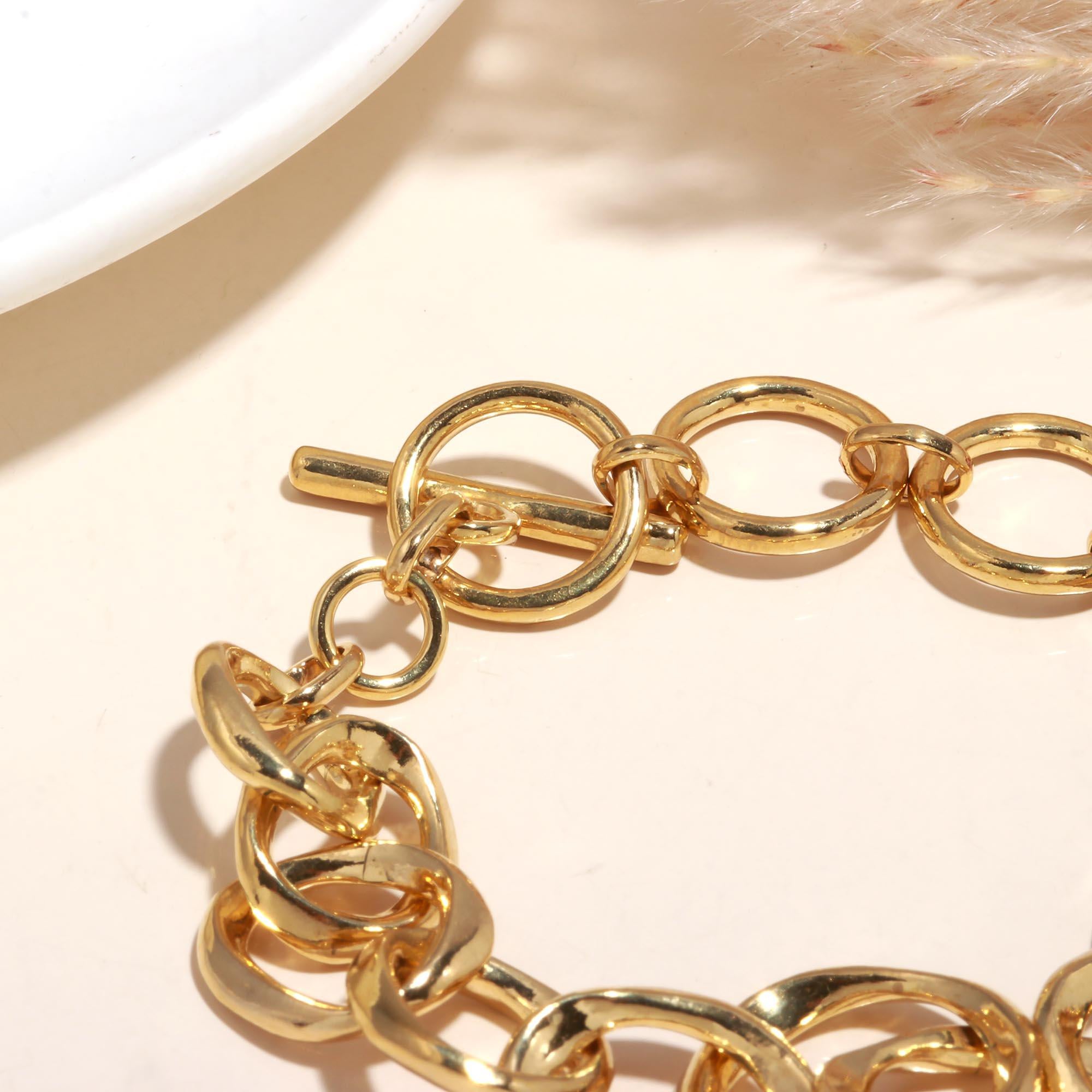The Golden Loop: Chunky Gold Link Toggle Bracelet