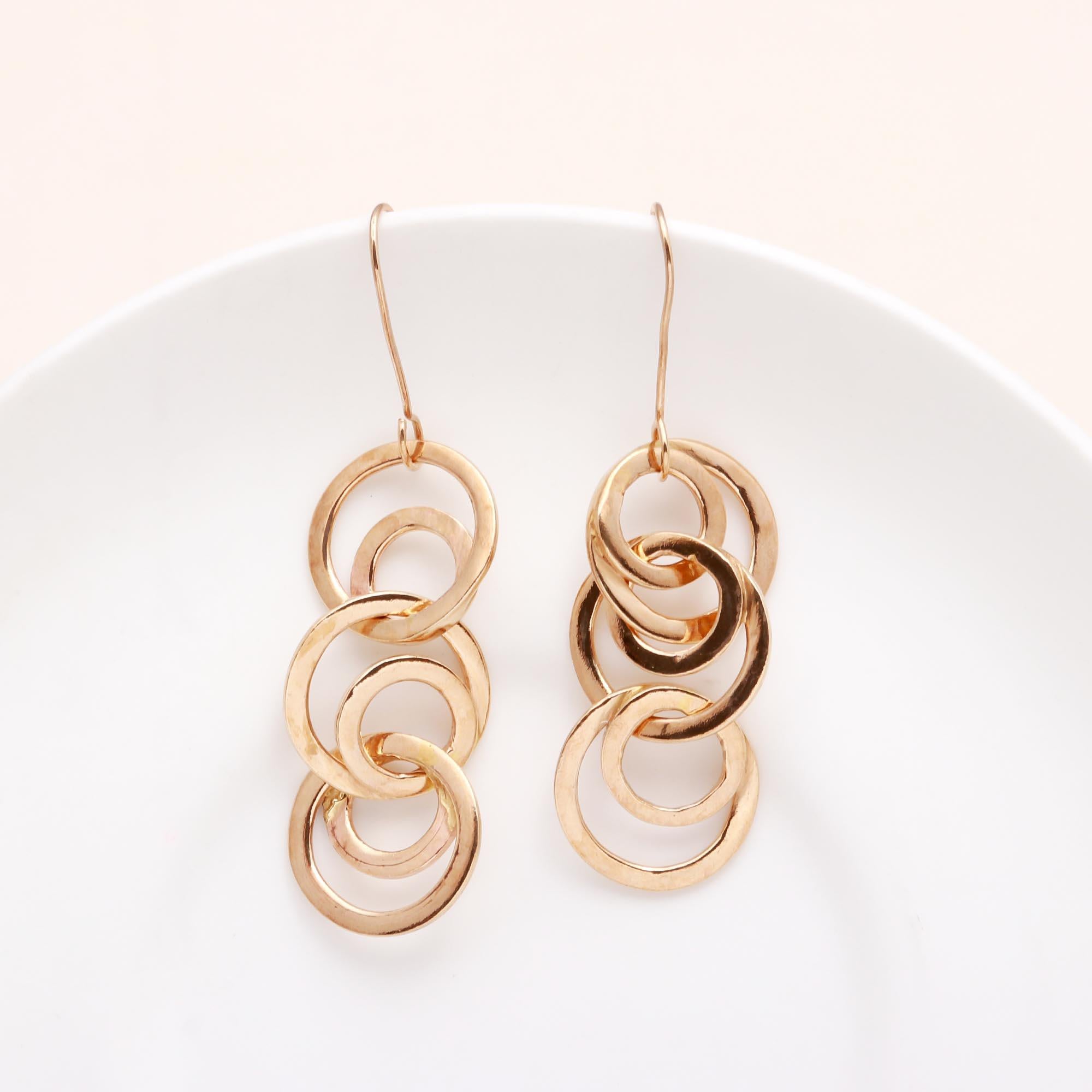 The Infinity Link: Interlocking Circle Earrings