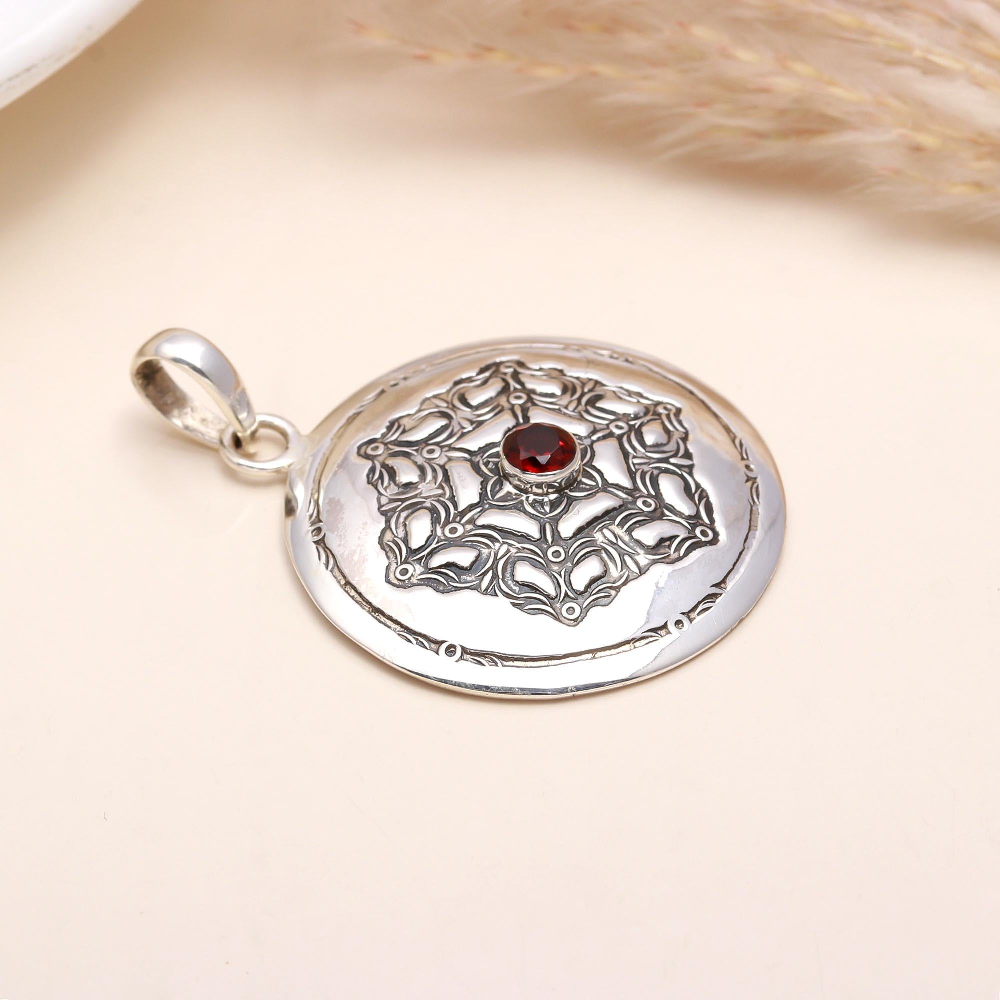 925 Sterling Silver Vintage Round Medallion Garnet Pendant