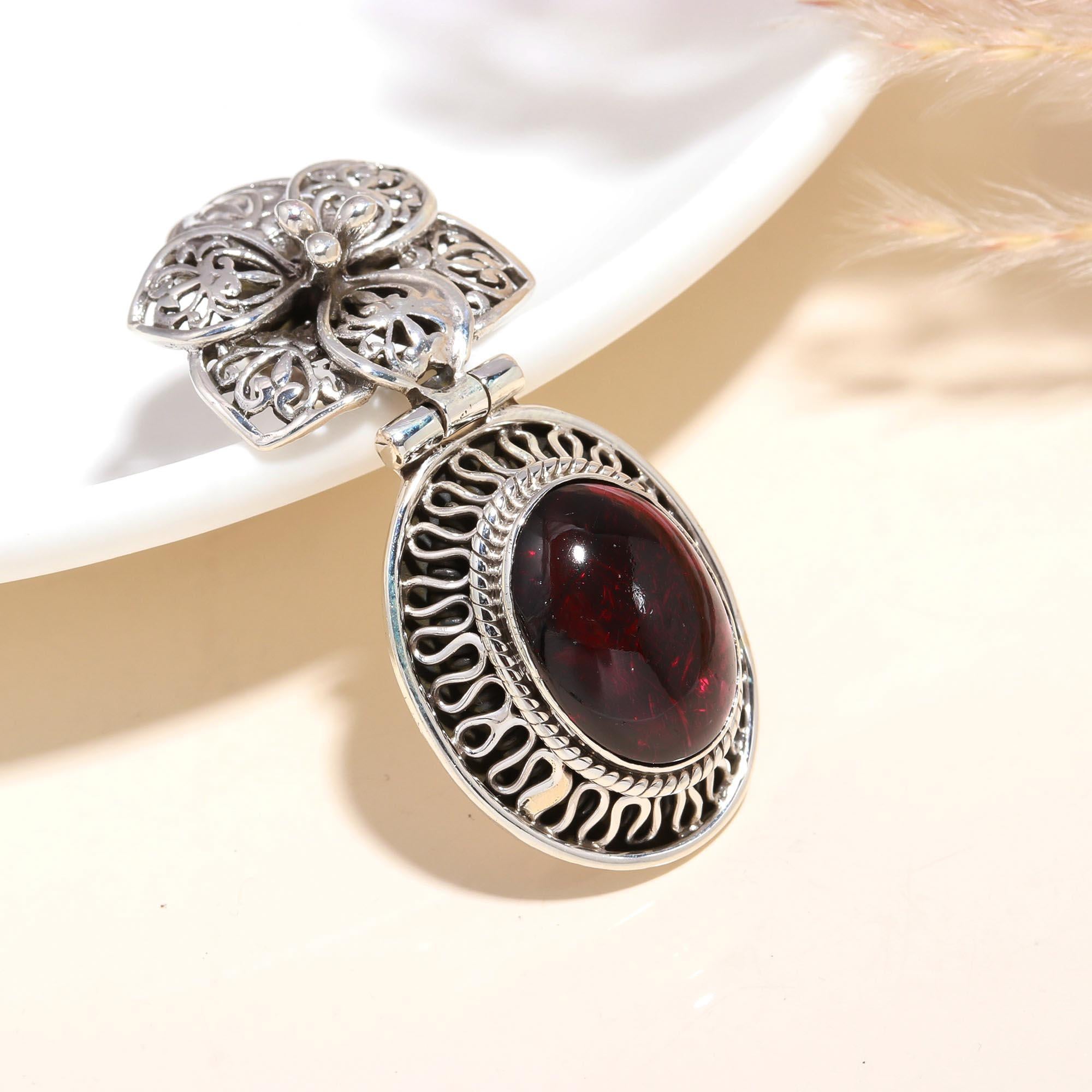 925 Sterling Silver Vintage Garnet Filigree Statement Pendant