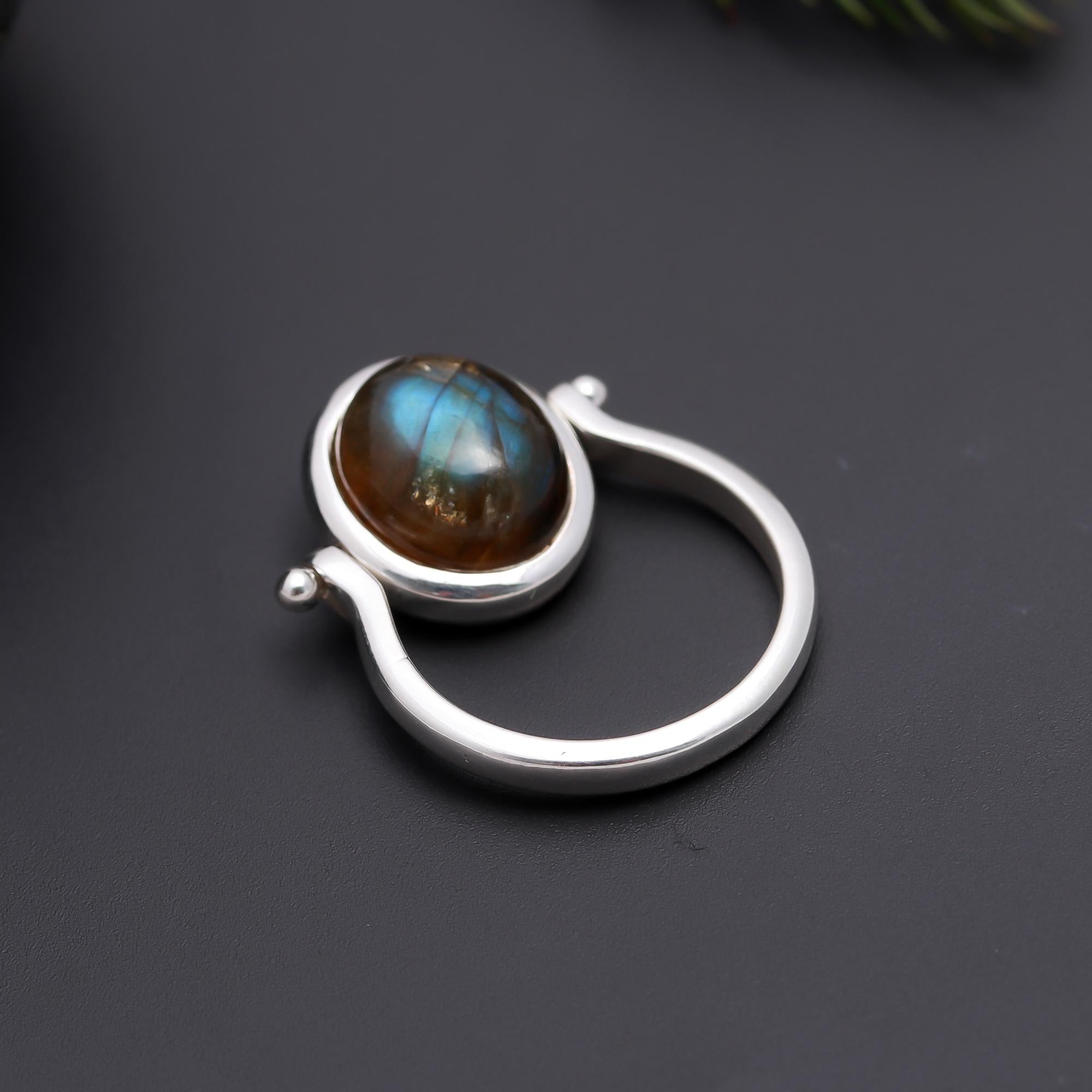 925 Silver Oval Labradorite Ring