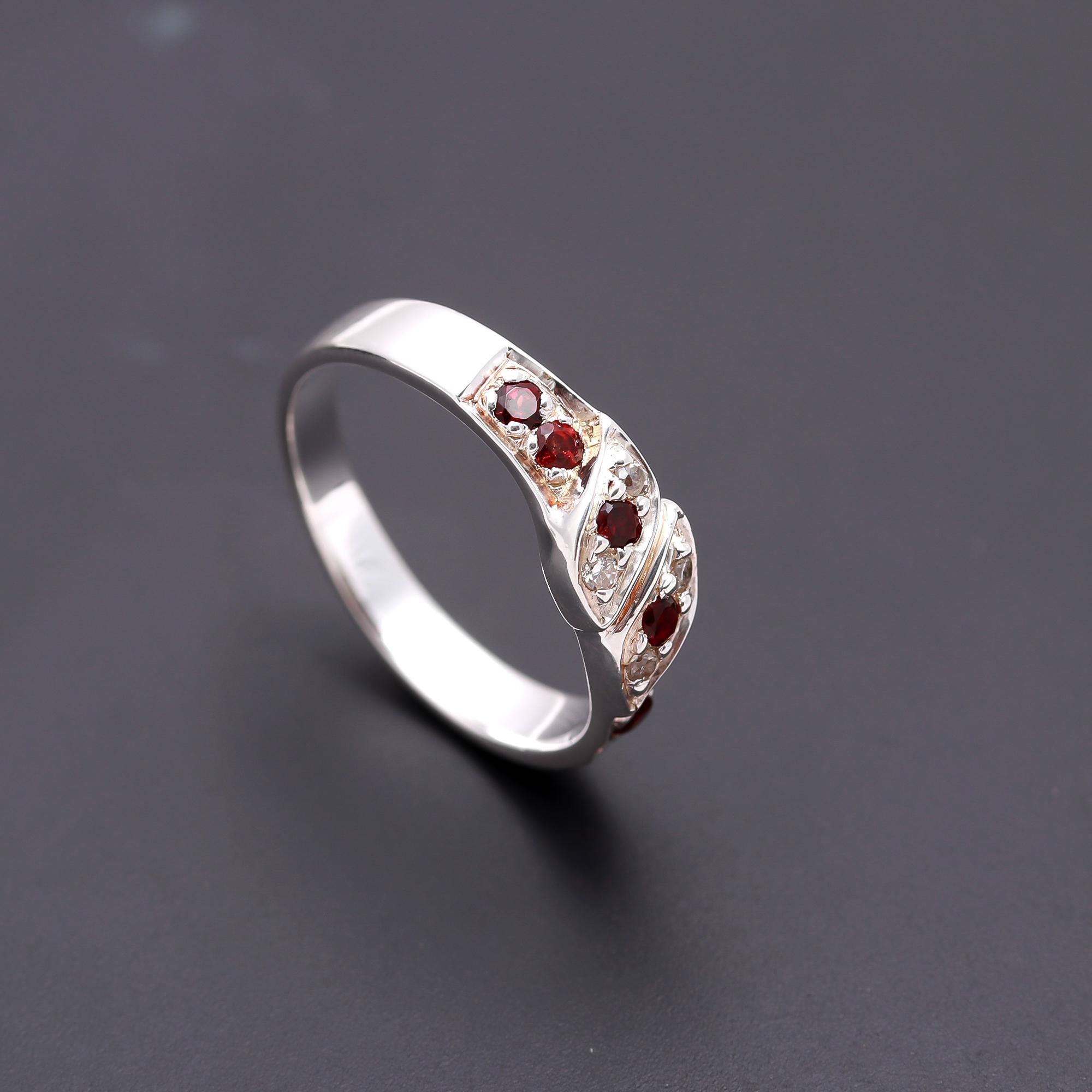 925 Silver Wave Design Garnet & White Zircon Ring