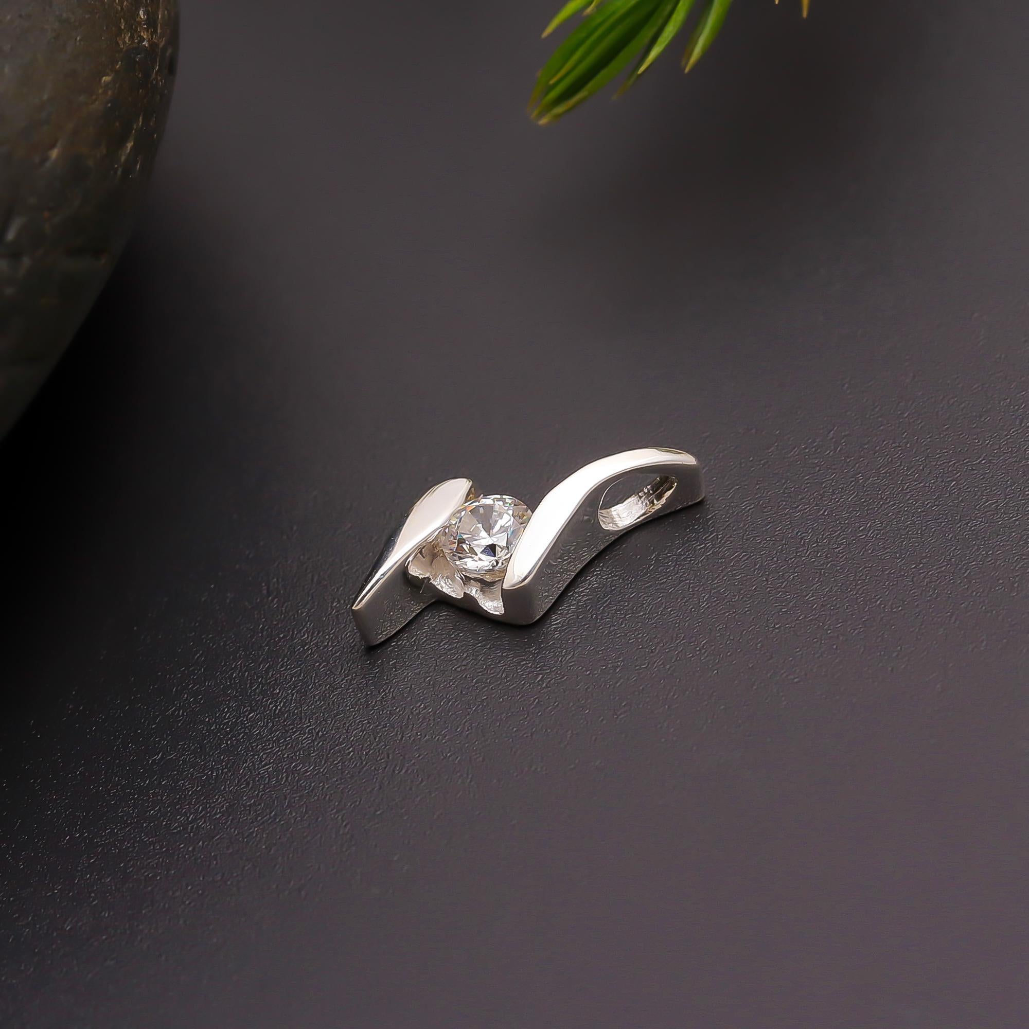 925 Silver Wave Modern Solitaire Pendant