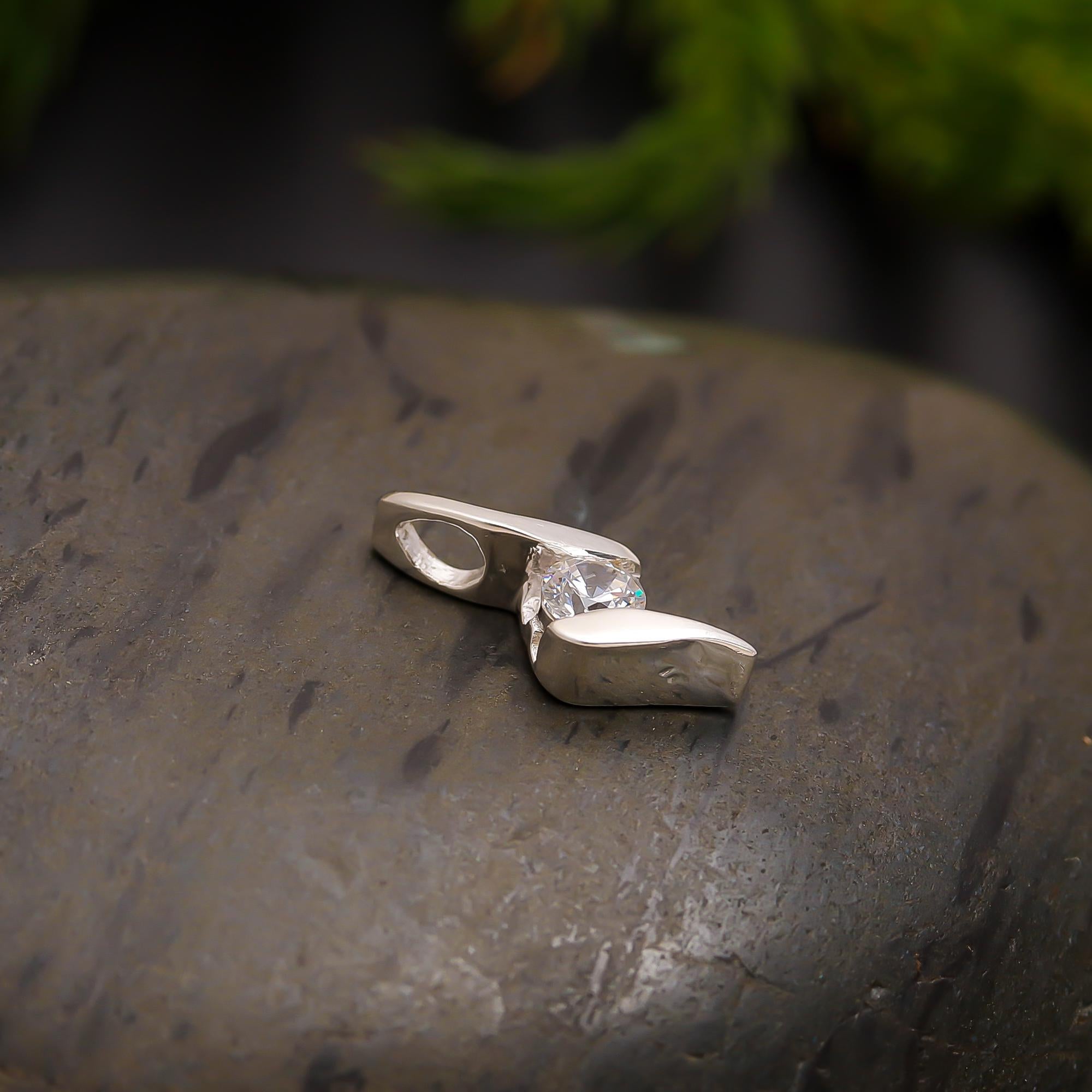 925 Silver Wave Modern Solitaire Pendant