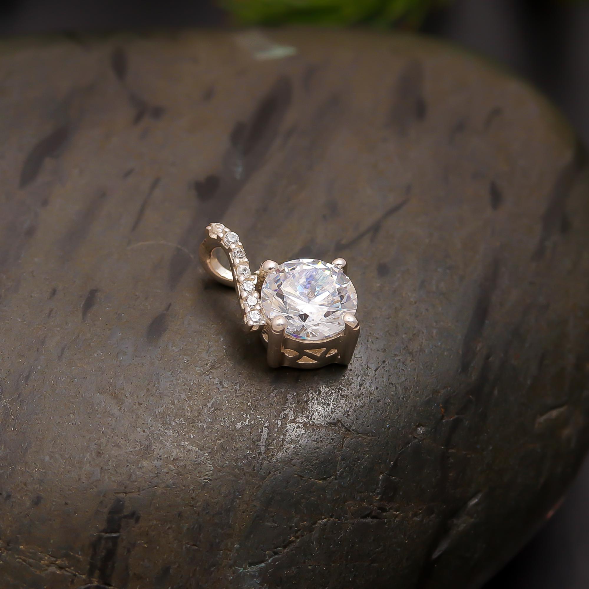 925 Silver Classic Solitaire Twist Pendant