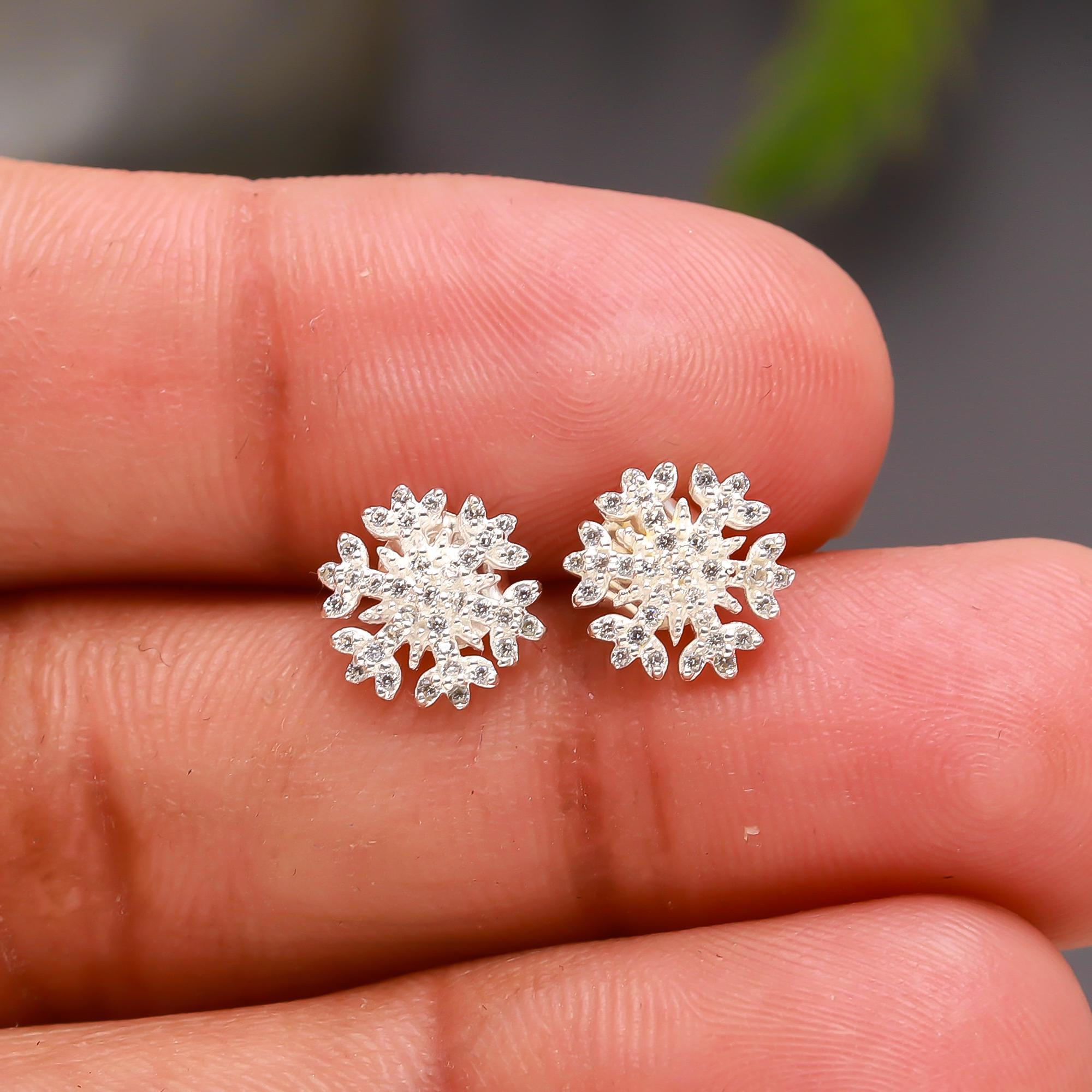 925 Silver Sparkling Snowflake Stud Earrings