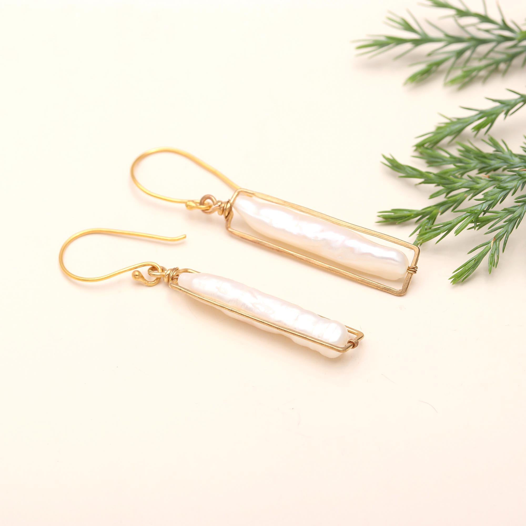 The Pearl Frame: Geometric Stick Pearl Earrings