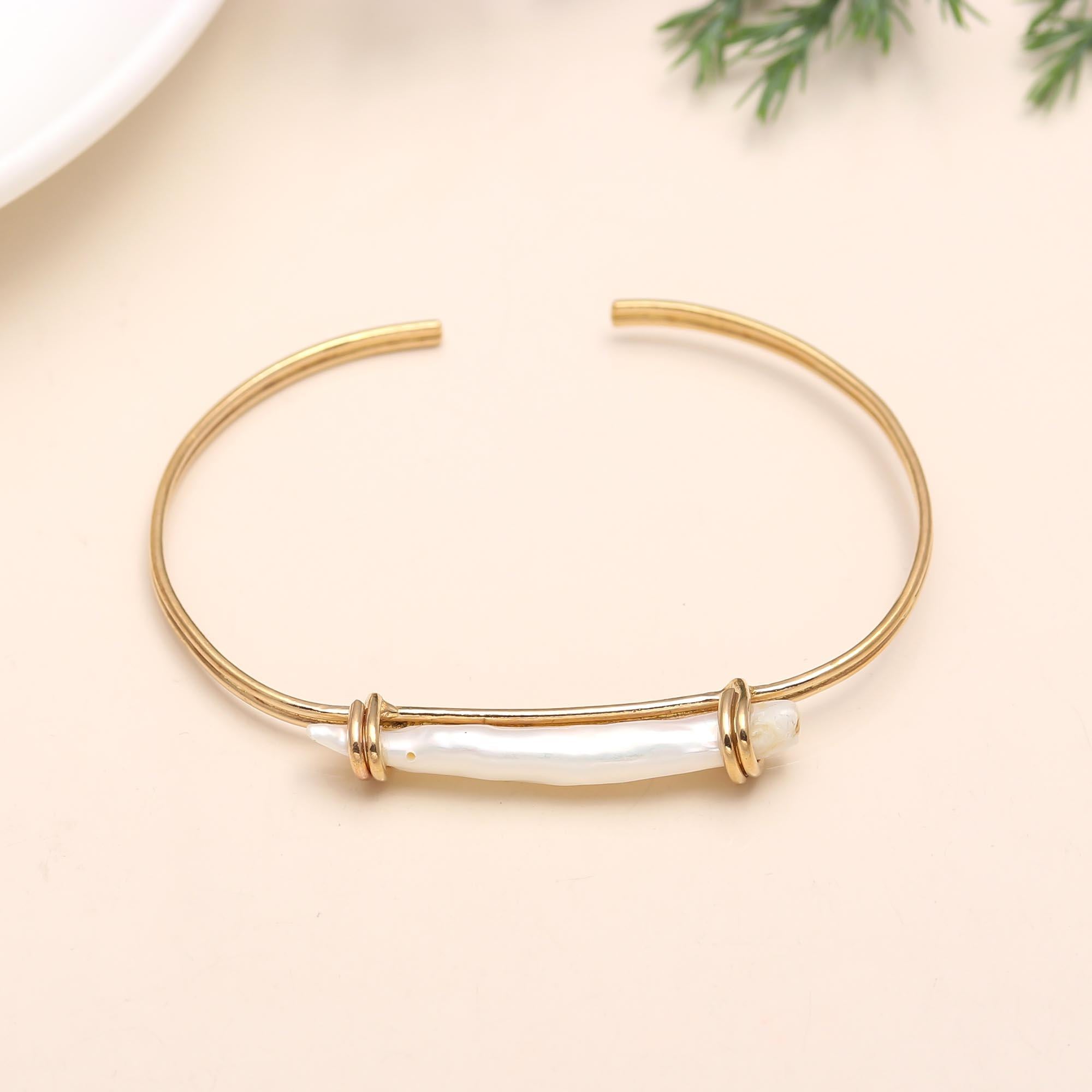 The Luminous Horizon: Gold Vermeil & Stick Pearl Bangle