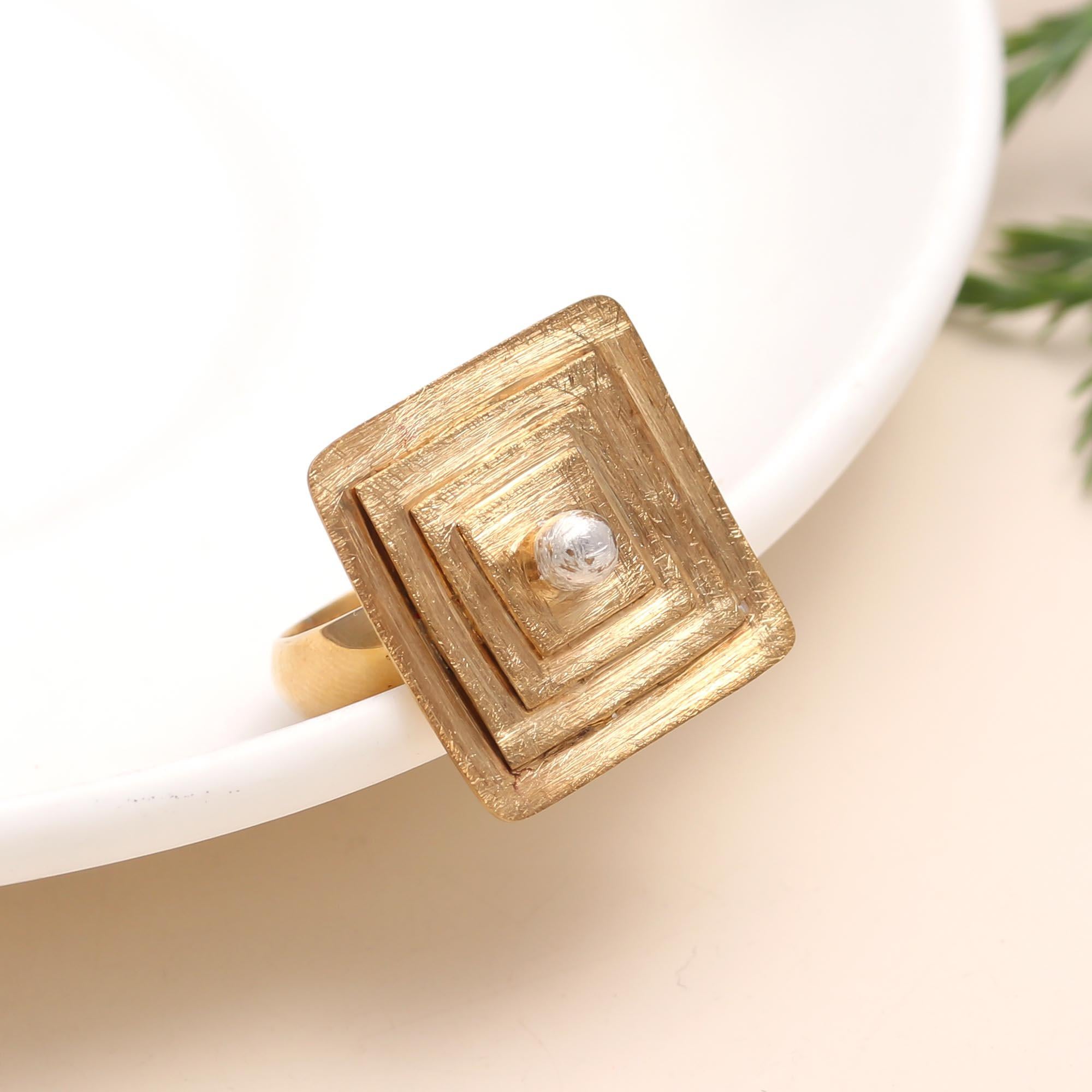 The Geometric Pyramid: Concentric Square Ring