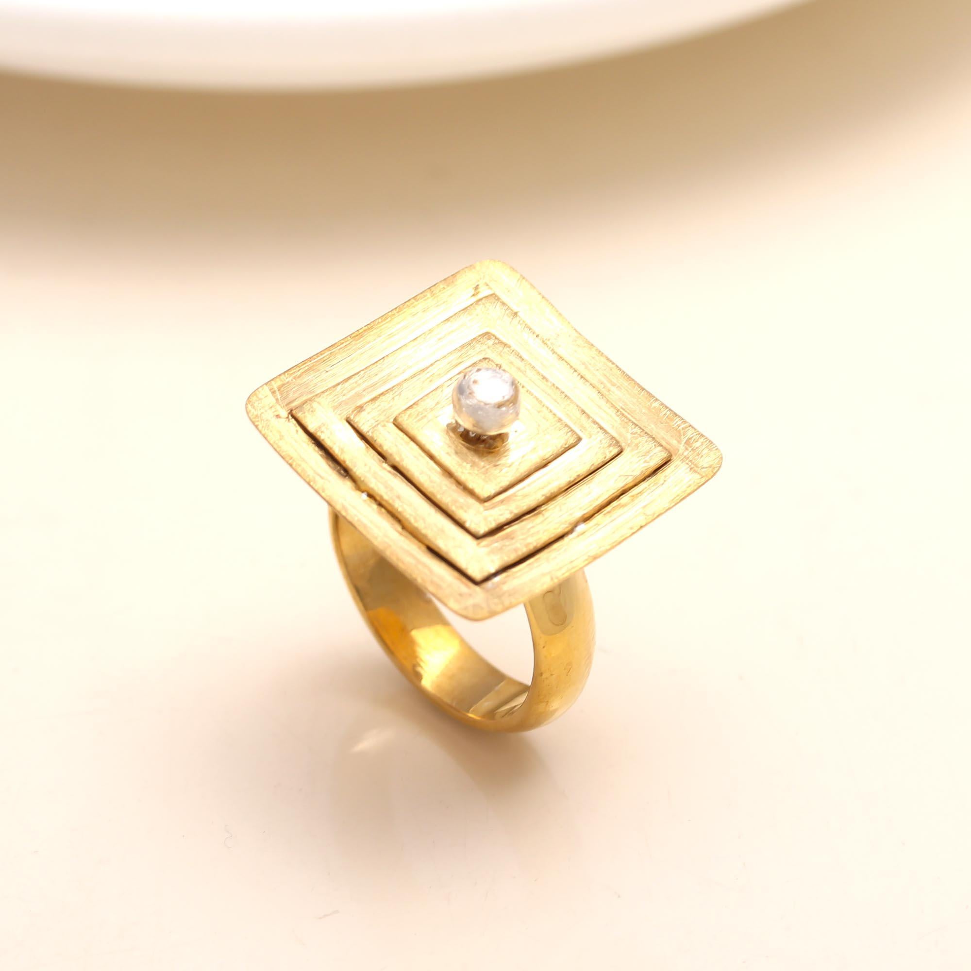 The Geometric Pyramid: Concentric Square Ring
