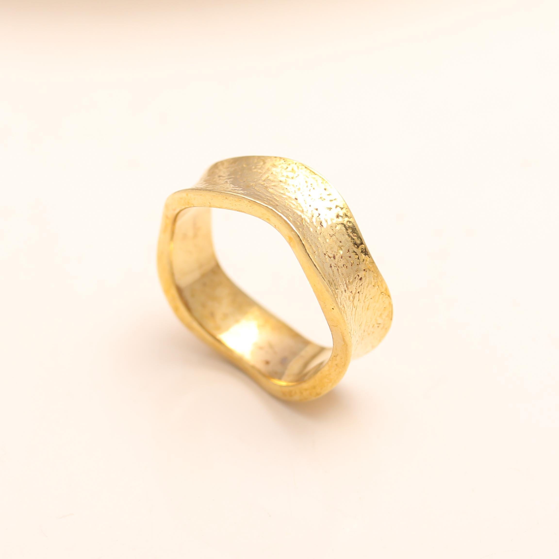 The Golden Organic: Textured Wavy Band Ring