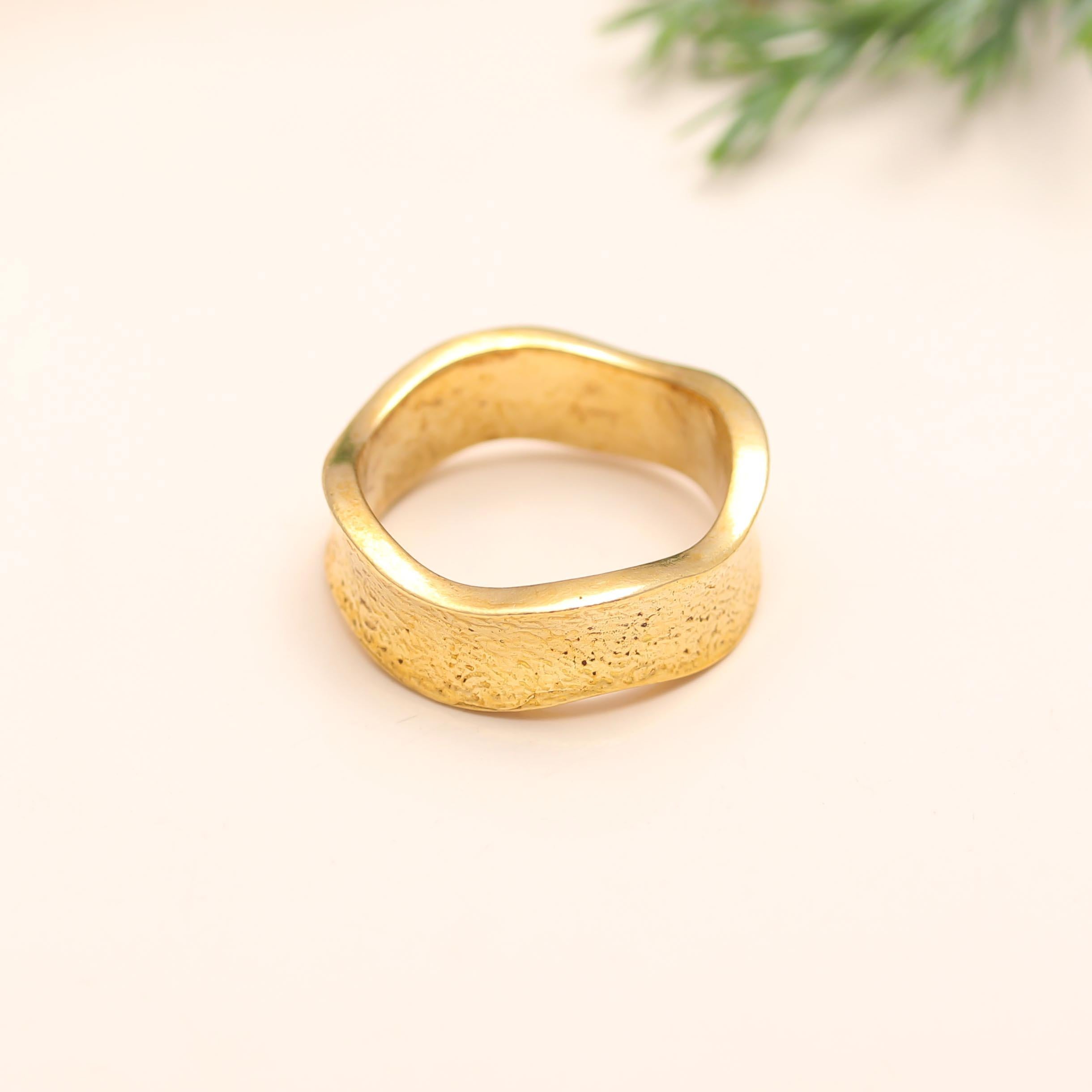 The Golden Organic: Textured Wavy Band Ring
