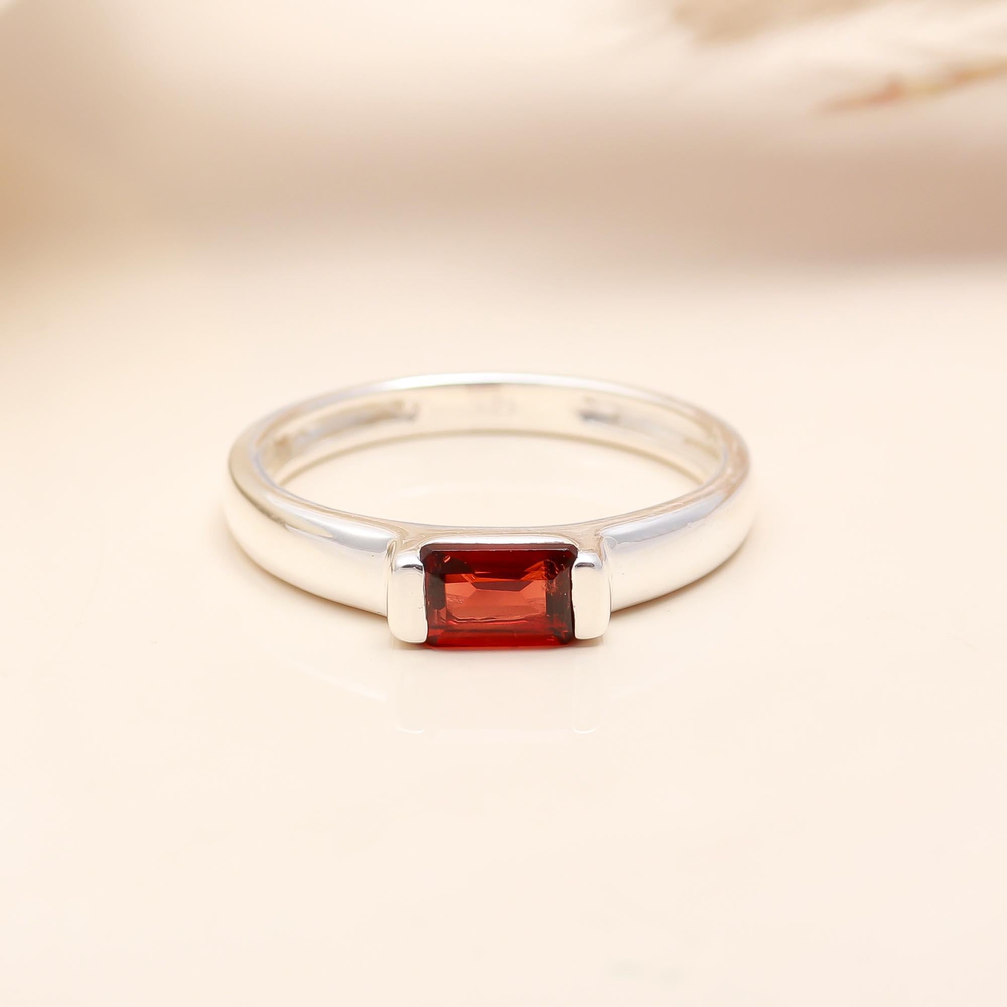 925 Silver Garnet Solitaire Ring