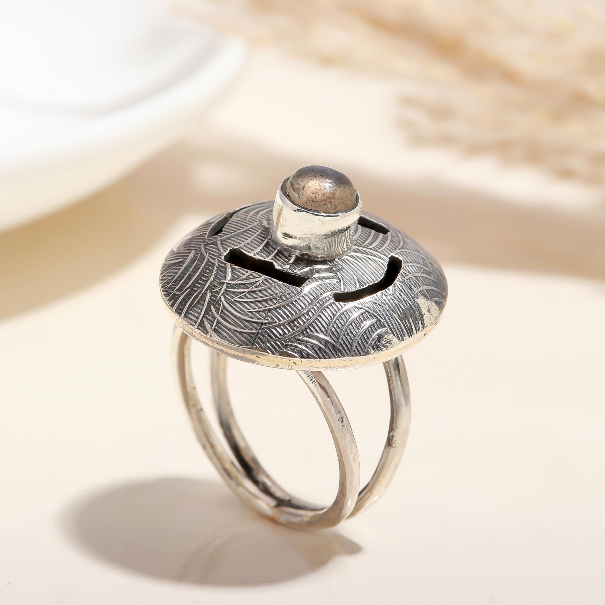 925 Silver Textured Labradorite Ring