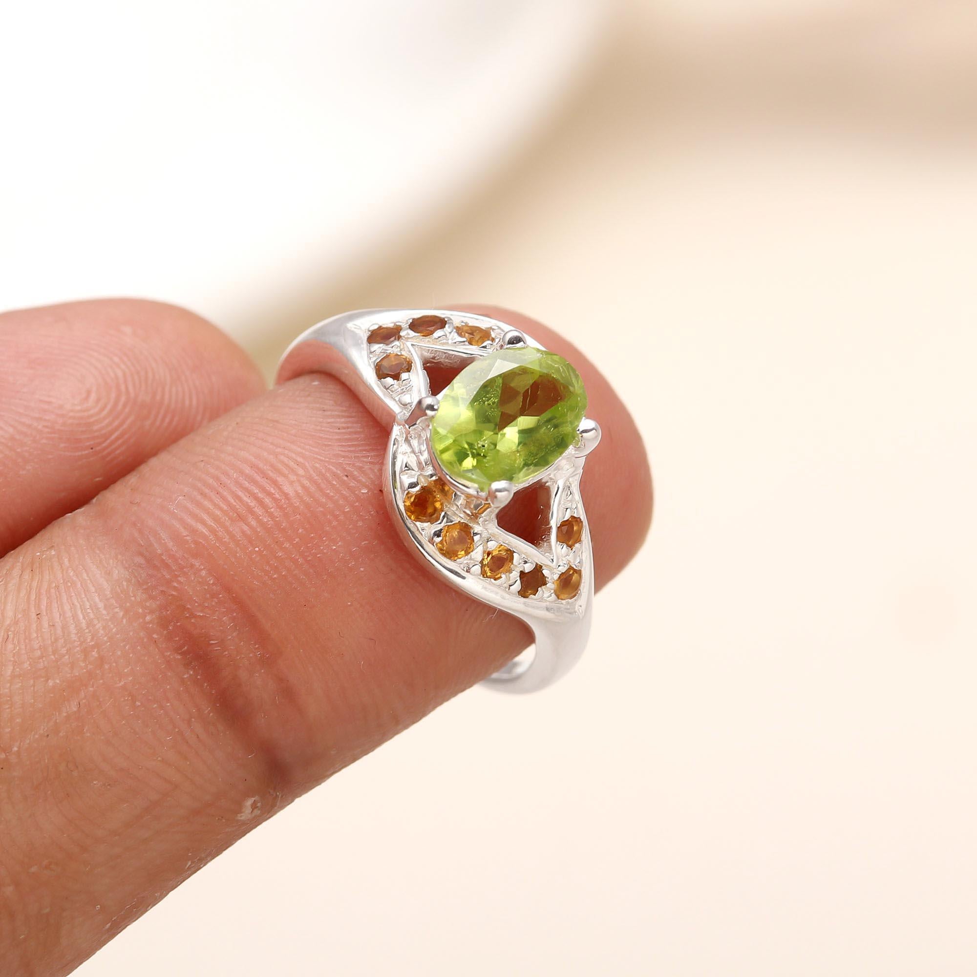 925 Silver Oval Peridot Ring