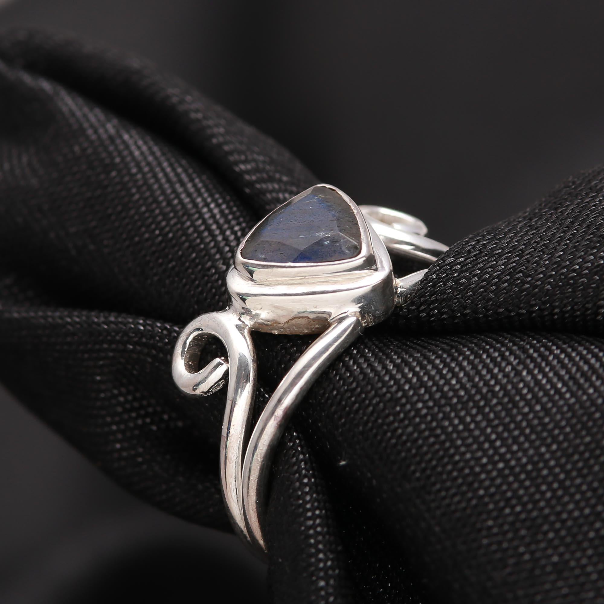 Modern sterling silver labradorite swirl ring for gifting